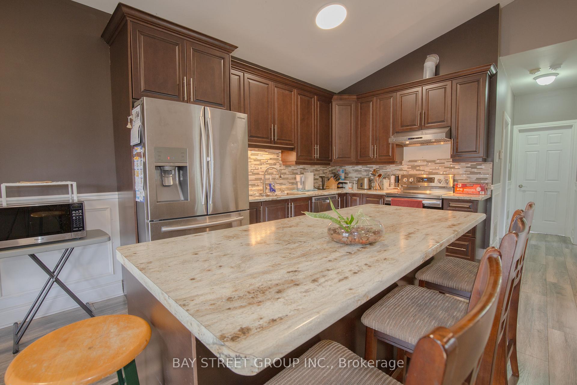 Photo 5 of 800 Rockaway Road, Georgina, Historic Lakeshore Communities — HOMEH