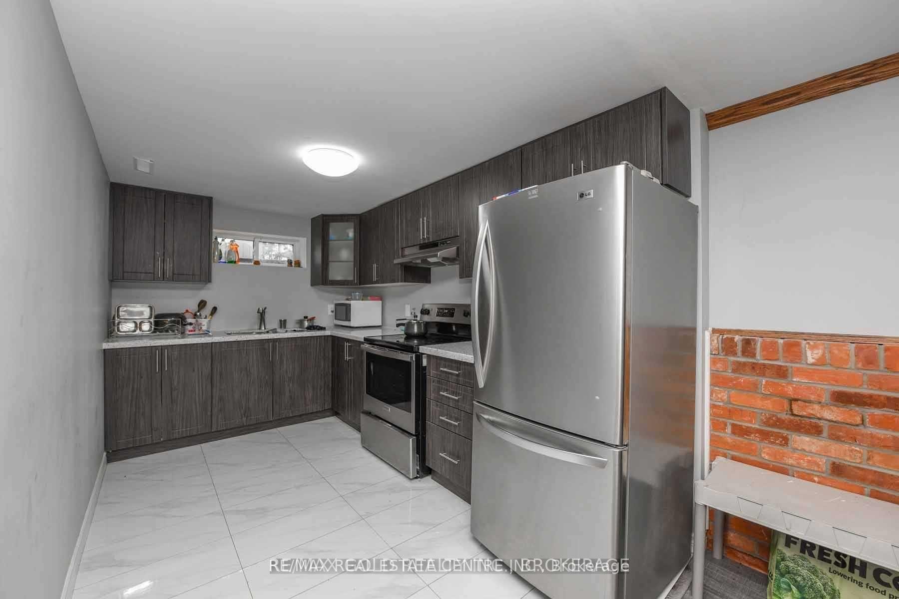 Photo 3 of 27 Drury (basement) Crescent, Brampton, Southgate — HOMEH