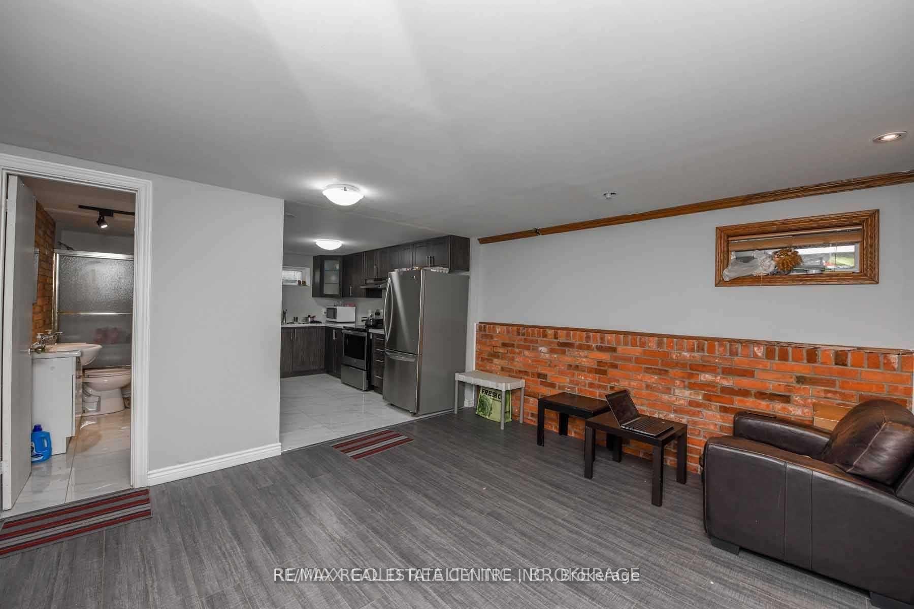 Photo 4 of 27 Drury (basement) Crescent, Brampton, Southgate — HOMEH