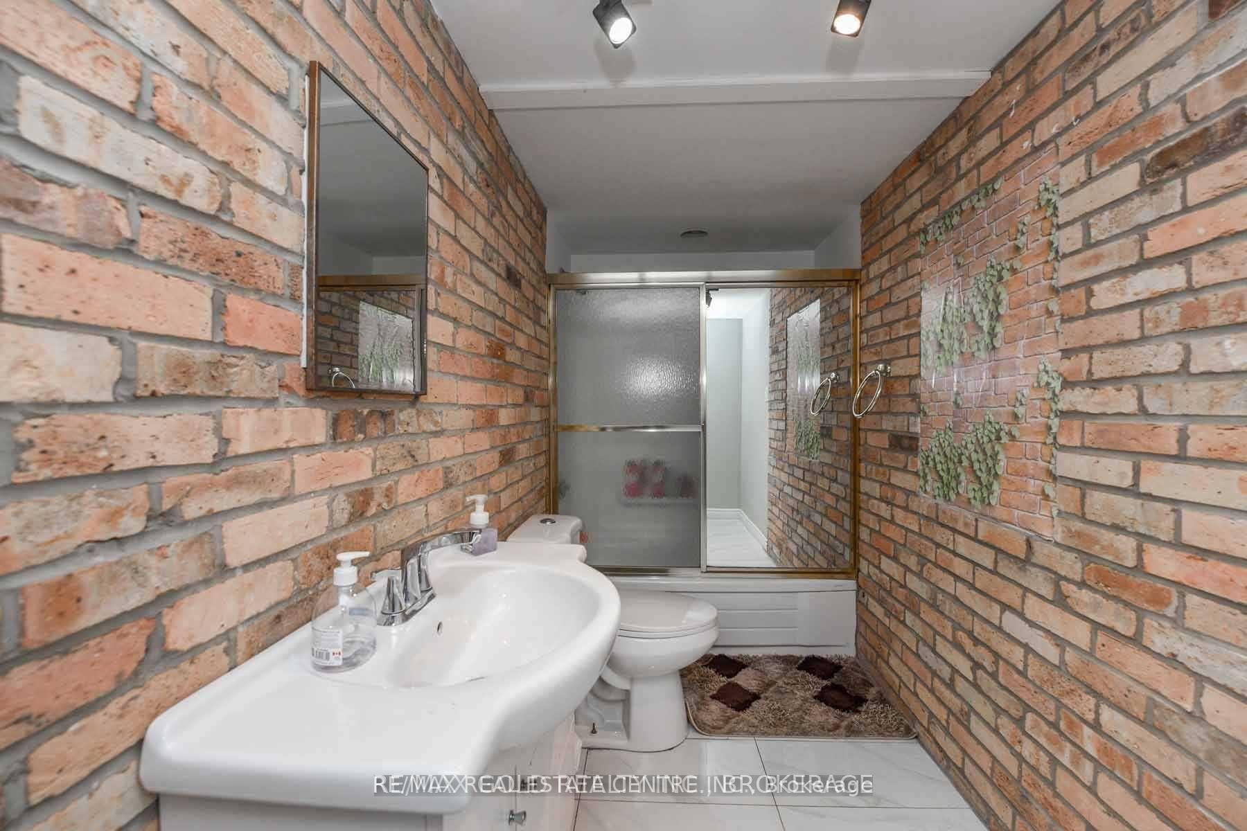 Photo 7 of 27 Drury (basement) Crescent, Brampton, Southgate — HOMEH