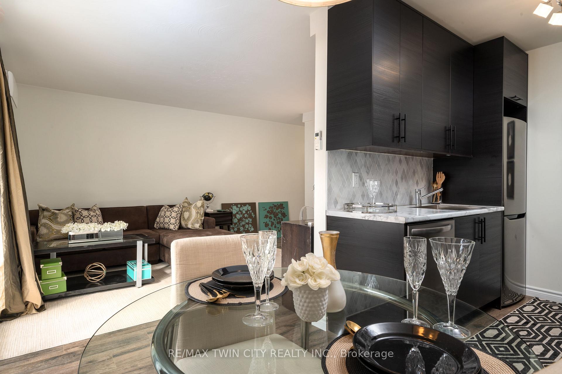 Photo 4 of Unit 501, 200 Charlton Avenue E, Hamilton, Corktown — HOMEH
