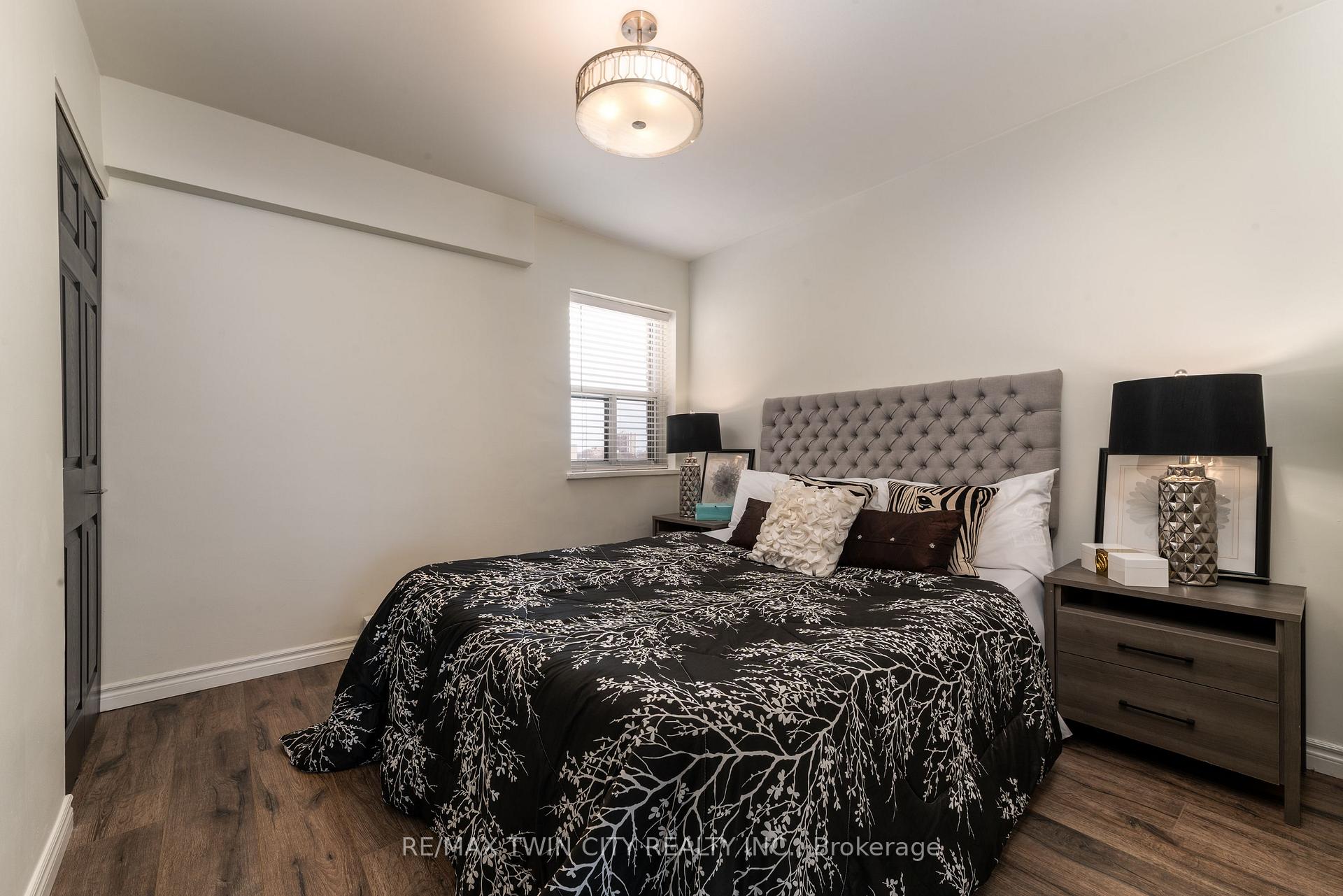 Photo 7 of Unit 501, 200 Charlton Avenue E, Hamilton, Corktown — HOMEH
