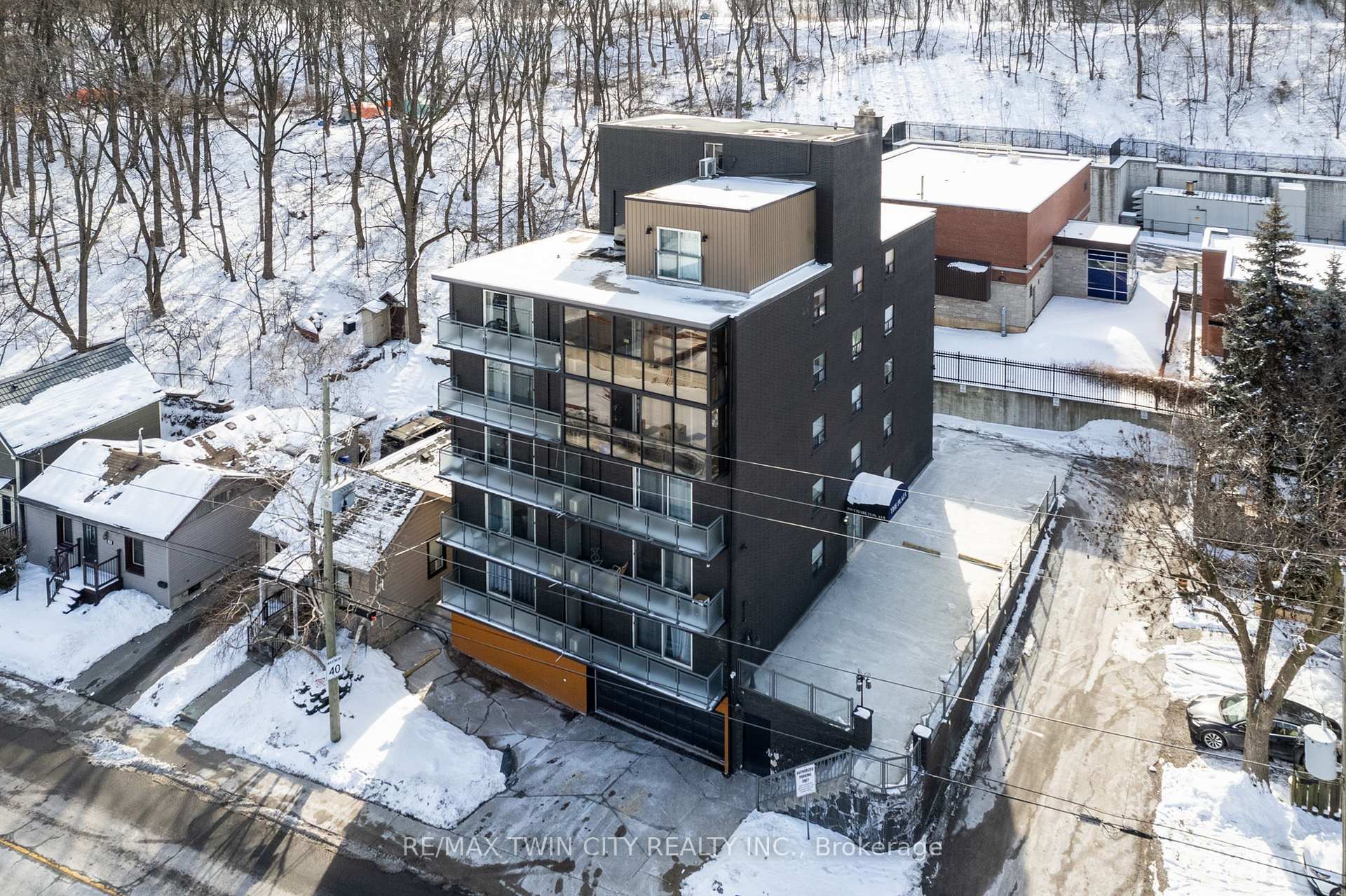 Photo 15 of Unit 501, 200 Charlton Avenue E, Hamilton, Corktown — HOMEH
