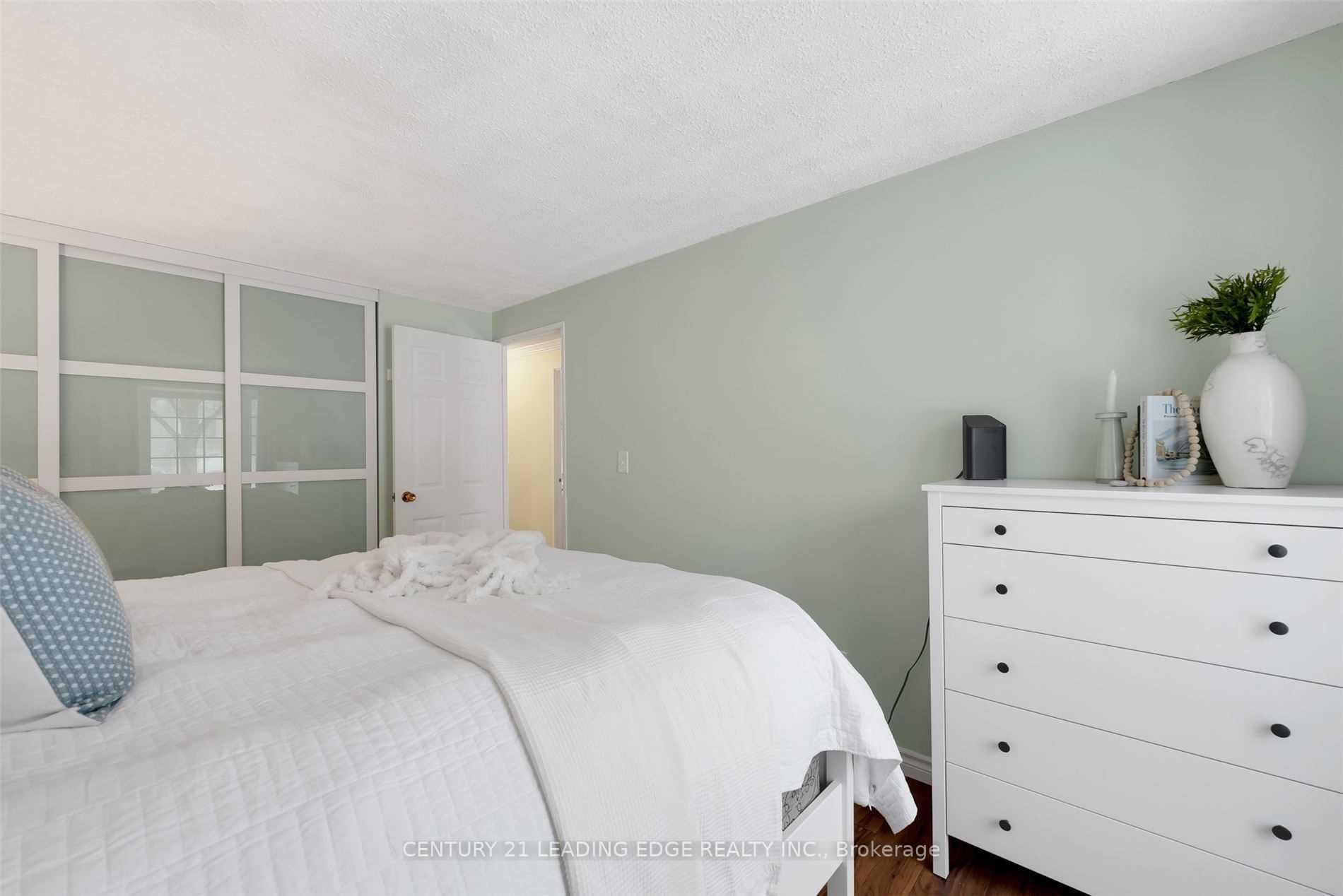 Photo 6 of Unit MAIN, 728 Downs Crescent, Oshawa, Donevan — HOMEH