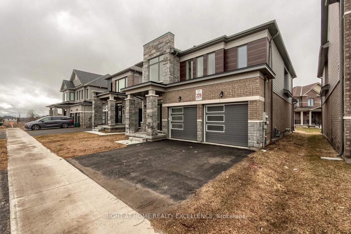 Photo 2 of 73 Nottingham Road E, Barrie, Innis-Shore — HOMEH