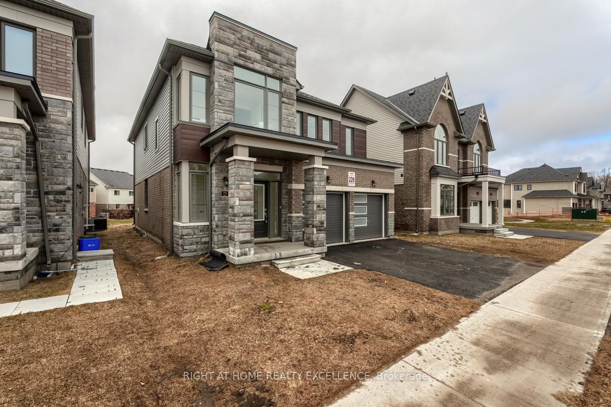 Photo 5 of 73 Nottingham Road E, Barrie, Innis-Shore — HOMEH
