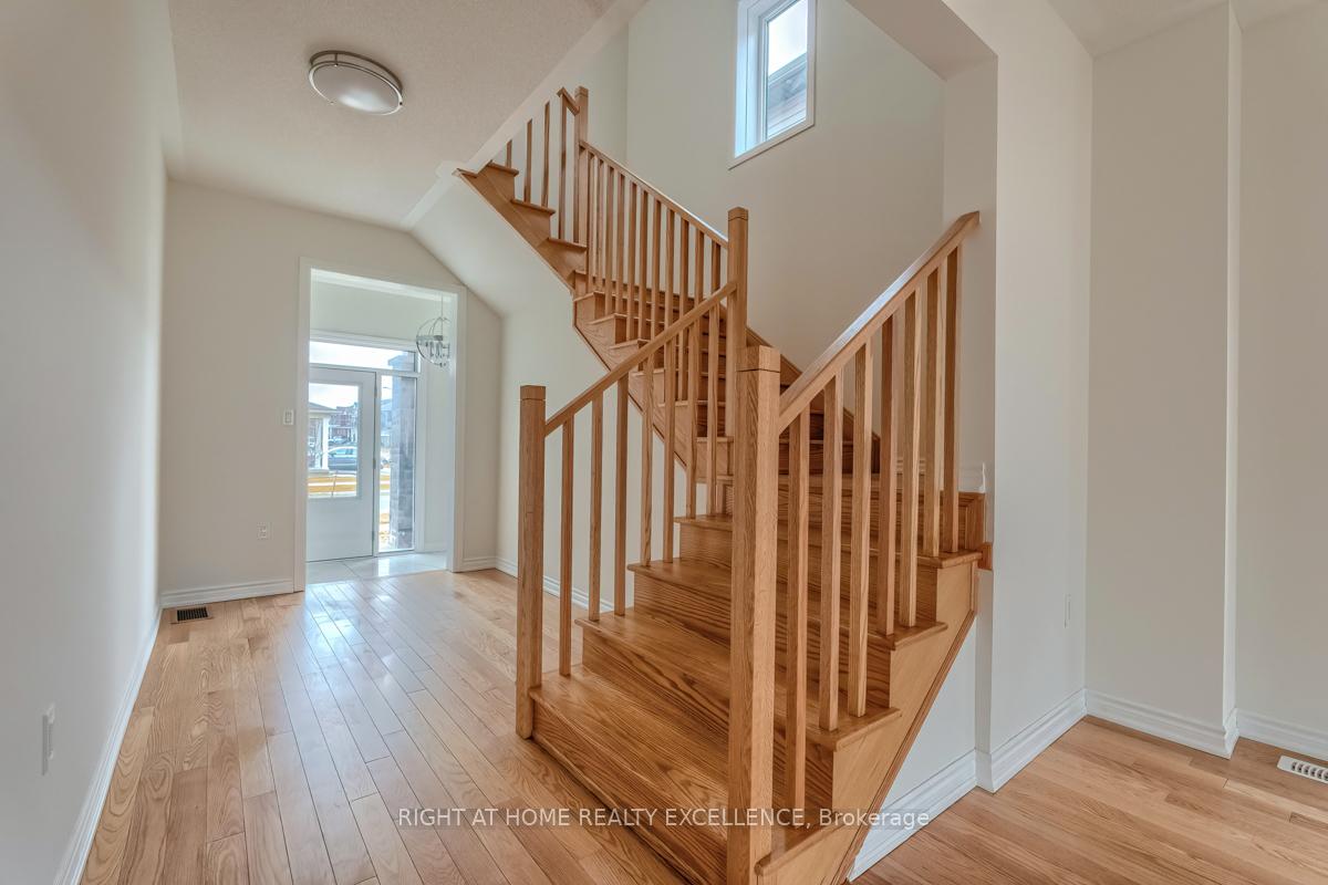 Photo 10 of 73 Nottingham Road E, Barrie, Innis-Shore — HOMEH