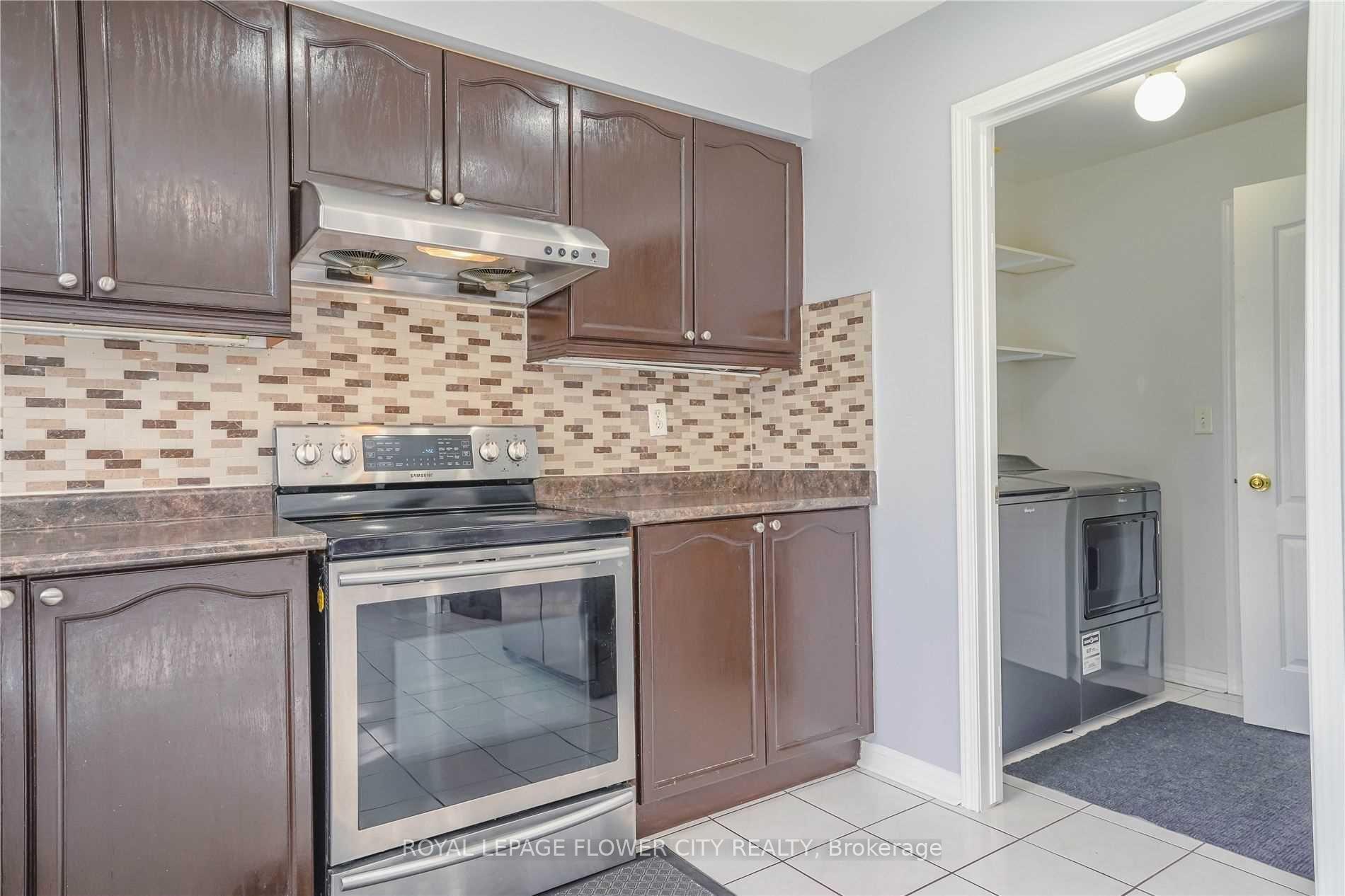 Photo 13 of Unit Main, 77 Whitwell Drive, Brampton, Vales of Castlemore — HOMEH