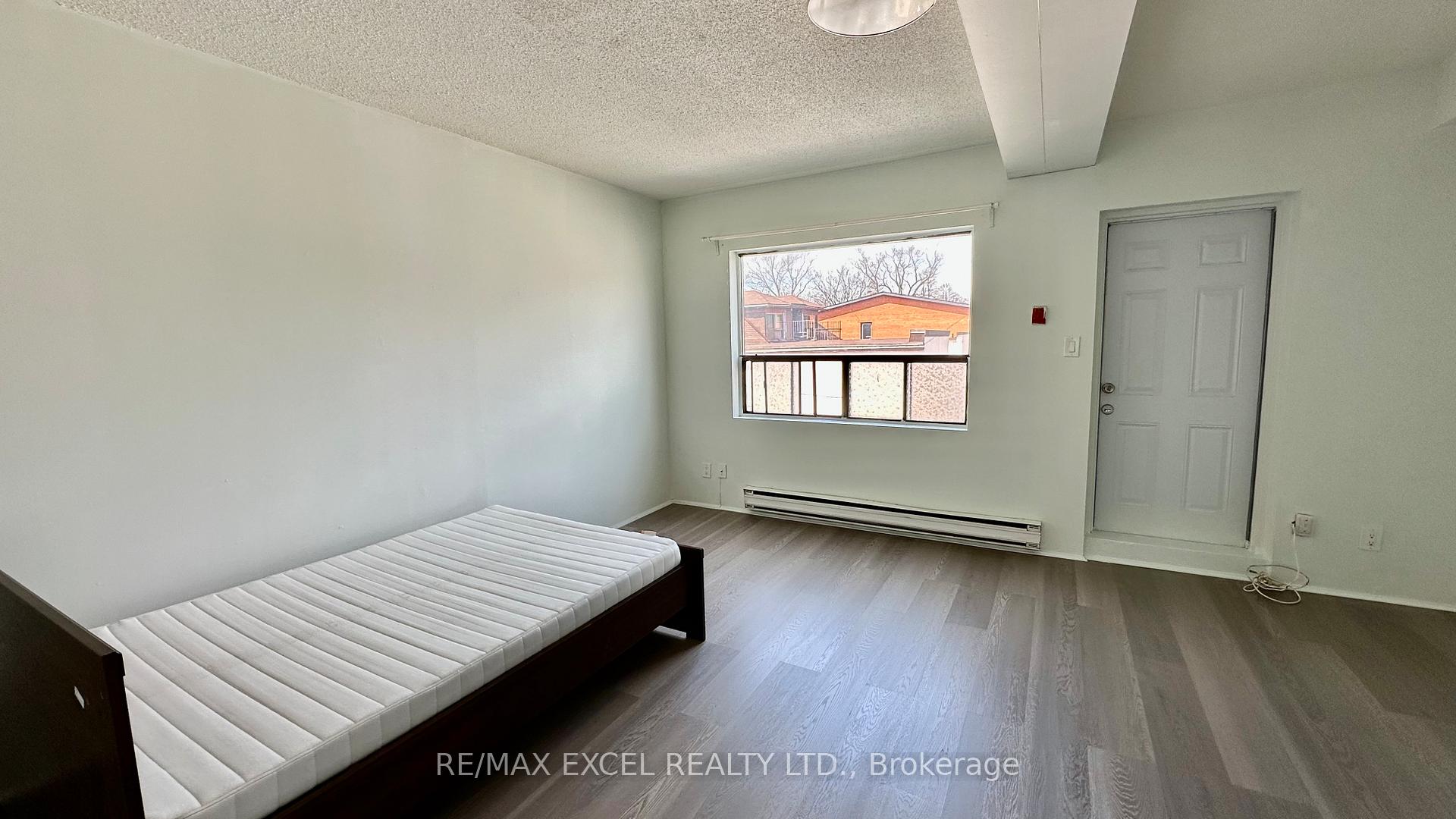 Photo 6 of Unit 3w, 484 Bloor Street, Toronto, The Annex — HOMEH