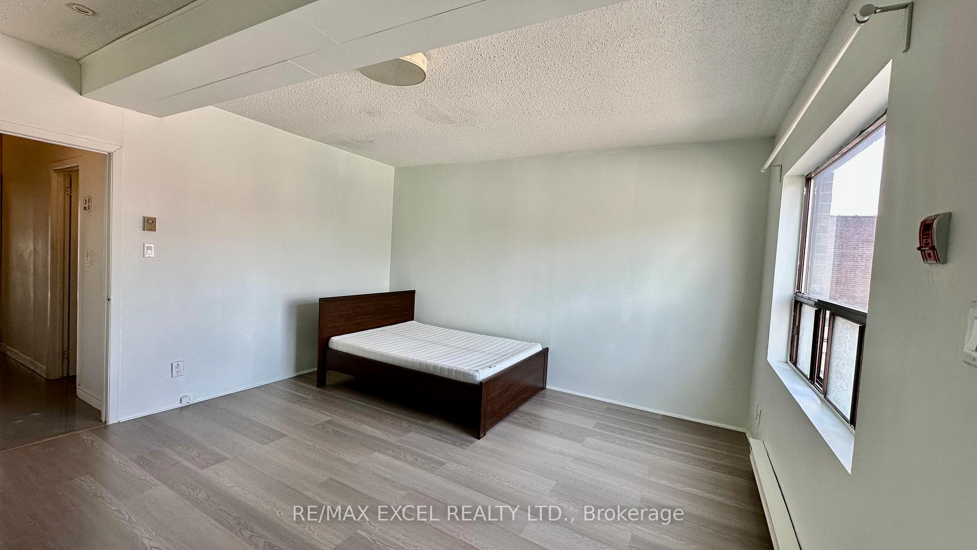 Photo 2 of Unit 3w, 484 Bloor Street, Toronto, The Annex — HOMEH