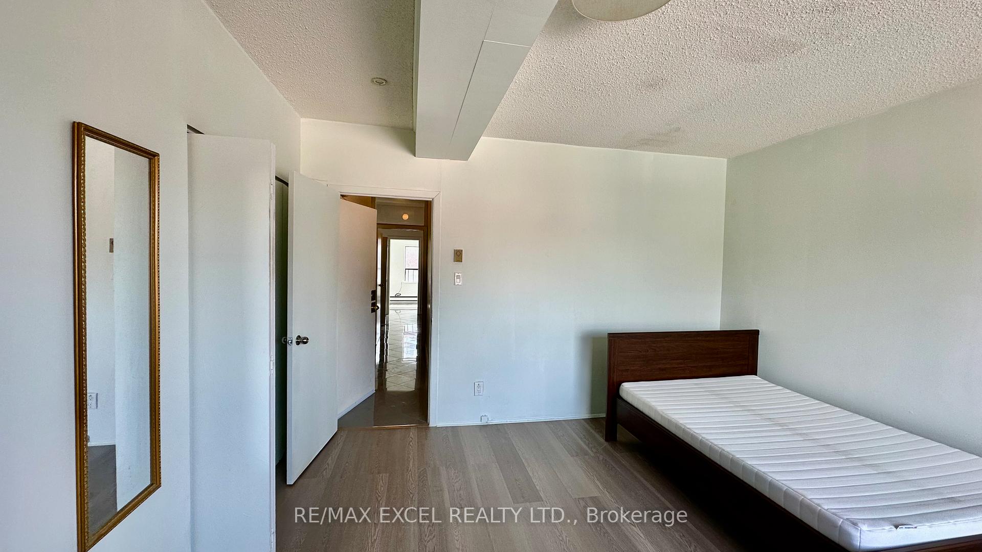 Photo 5 of Unit 3w, 484 Bloor Street, Toronto, The Annex — HOMEH