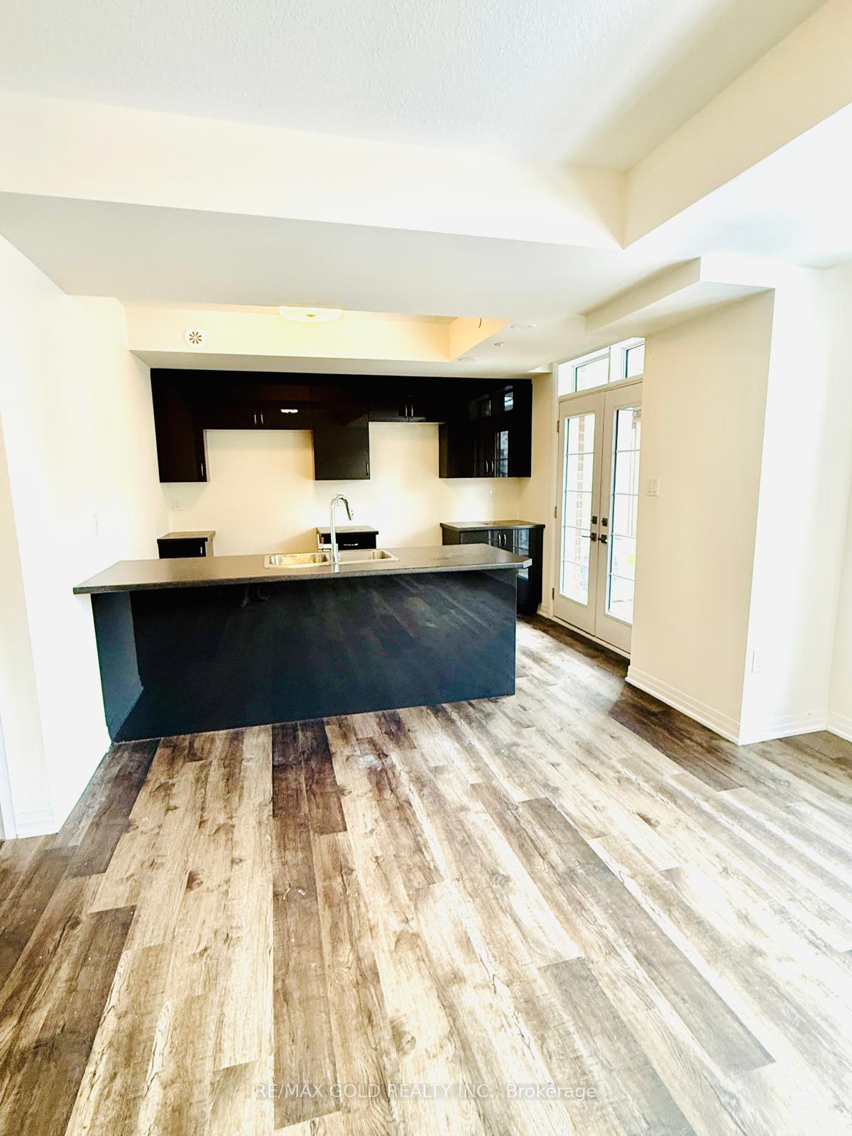Photo 2 of Unit 38, 35 Fieldridge Crescent, Brampton, Sandringham-Wellington North — HOMEH