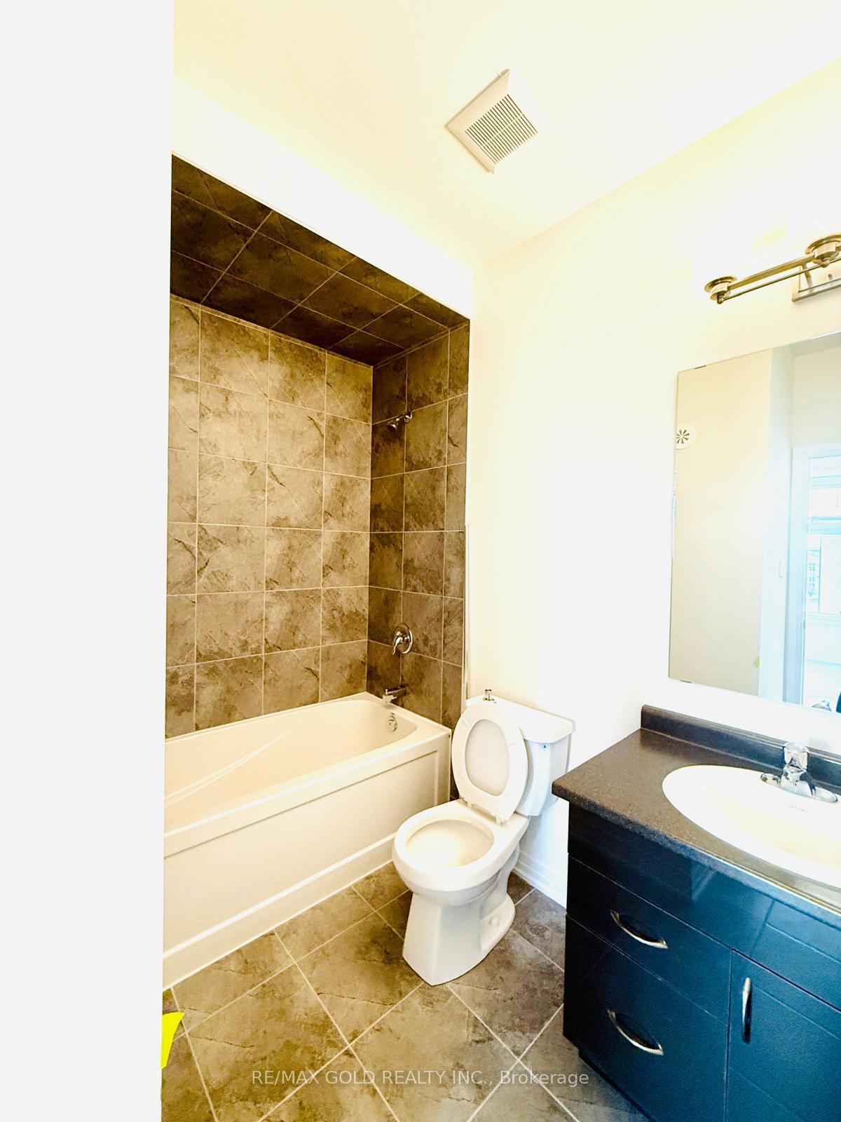 Photo 8 of Unit 38, 35 Fieldridge Crescent, Brampton, Sandringham-Wellington North — HOMEH