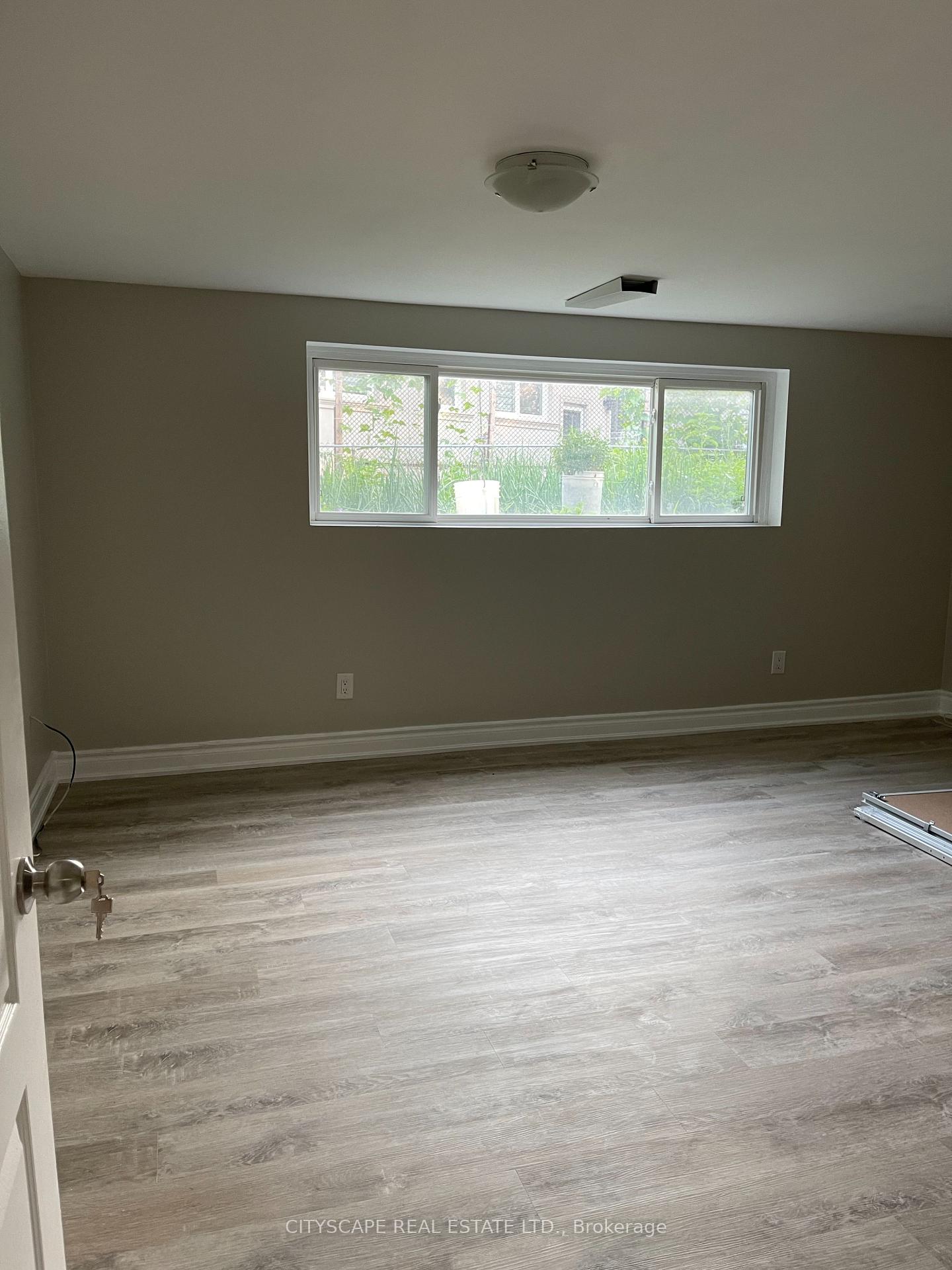 Photo 5 of Unit Bsmt, 31 Hurricane Avenue, Vaughan, West Woodbridge — HOMEH
