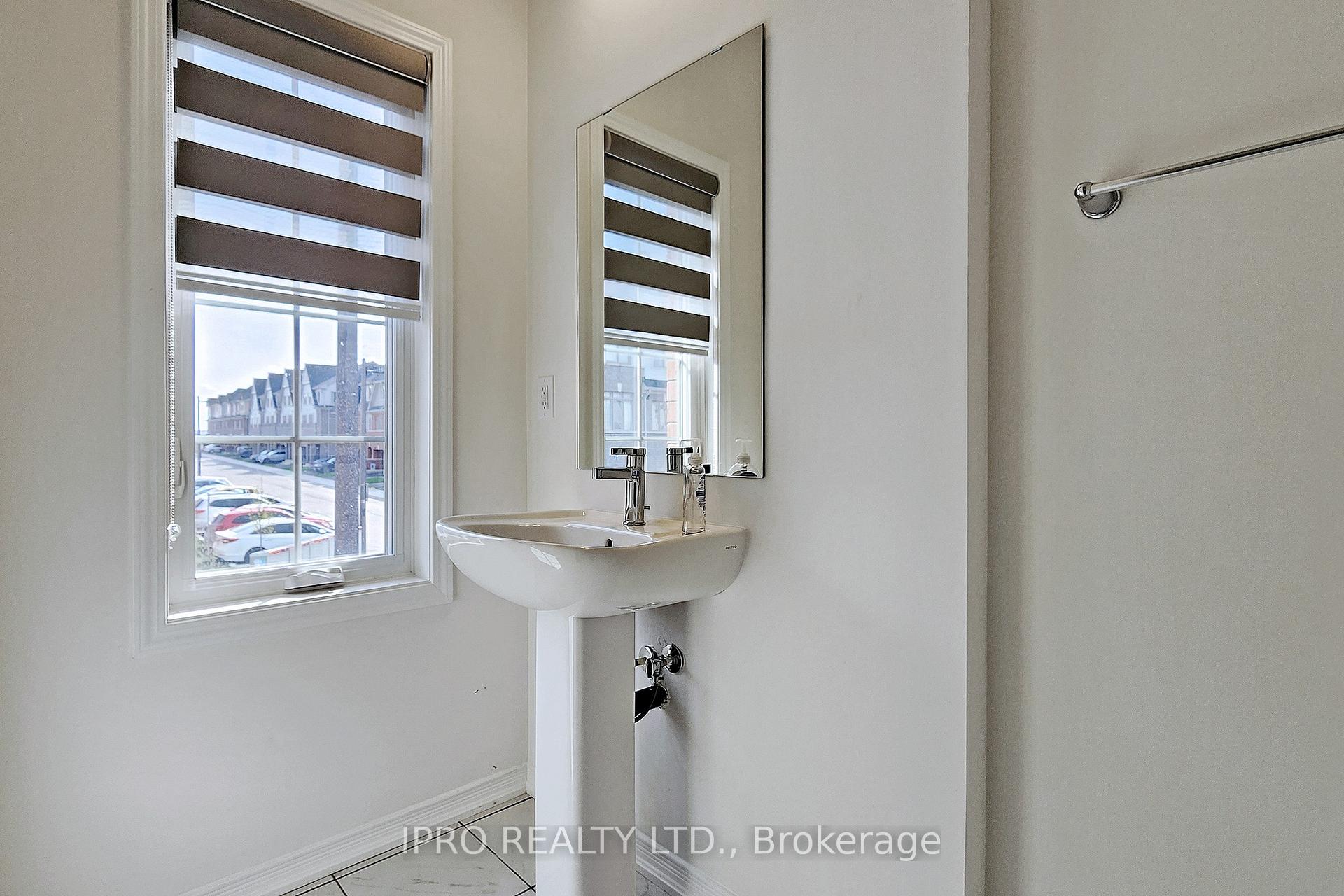 Photo 11 of Unit 114, 2550 Barbarolli Path, Oshawa, Windfields — HOMEH