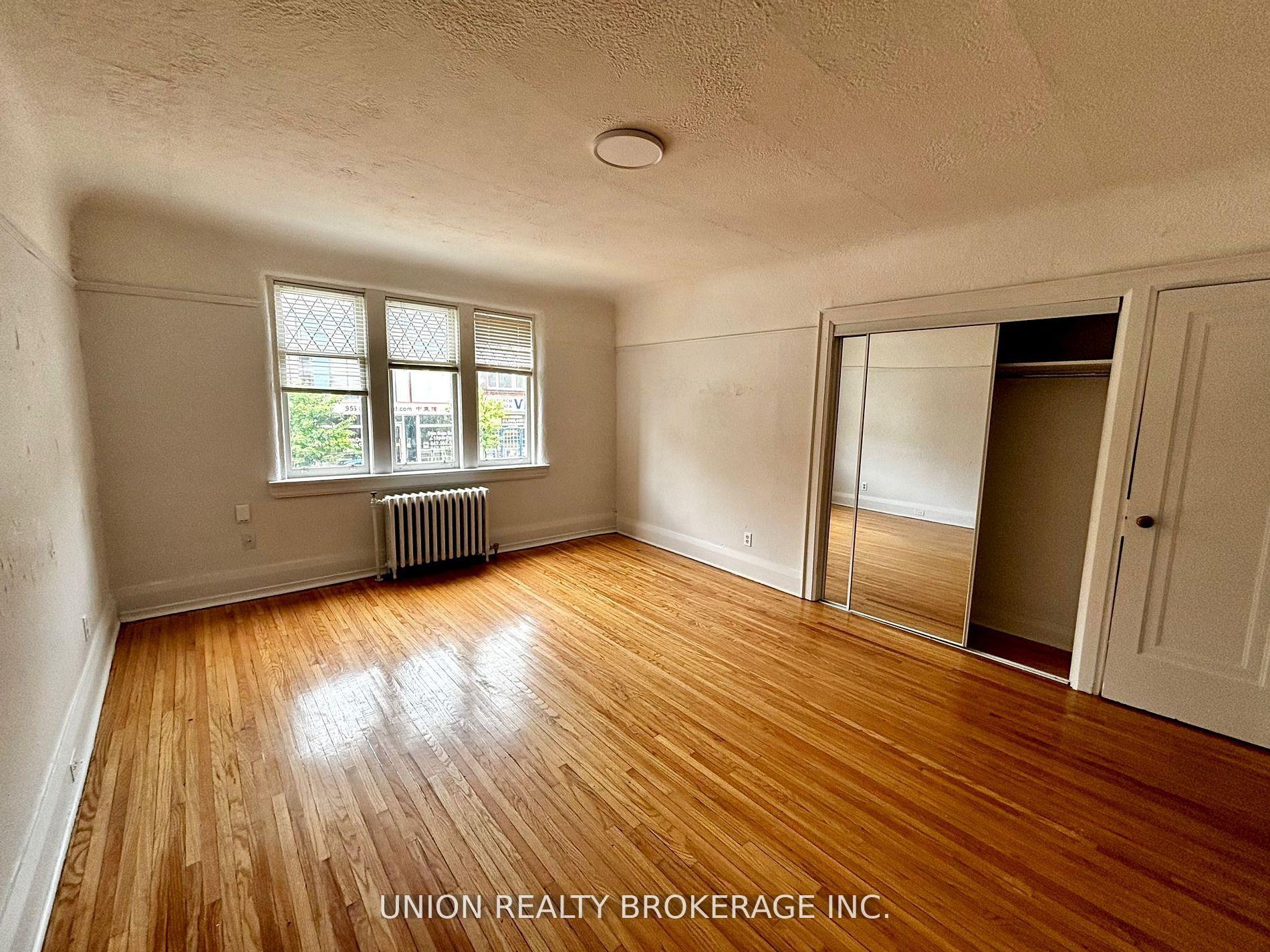 Front of Unit 35, 84 Willow Avenue