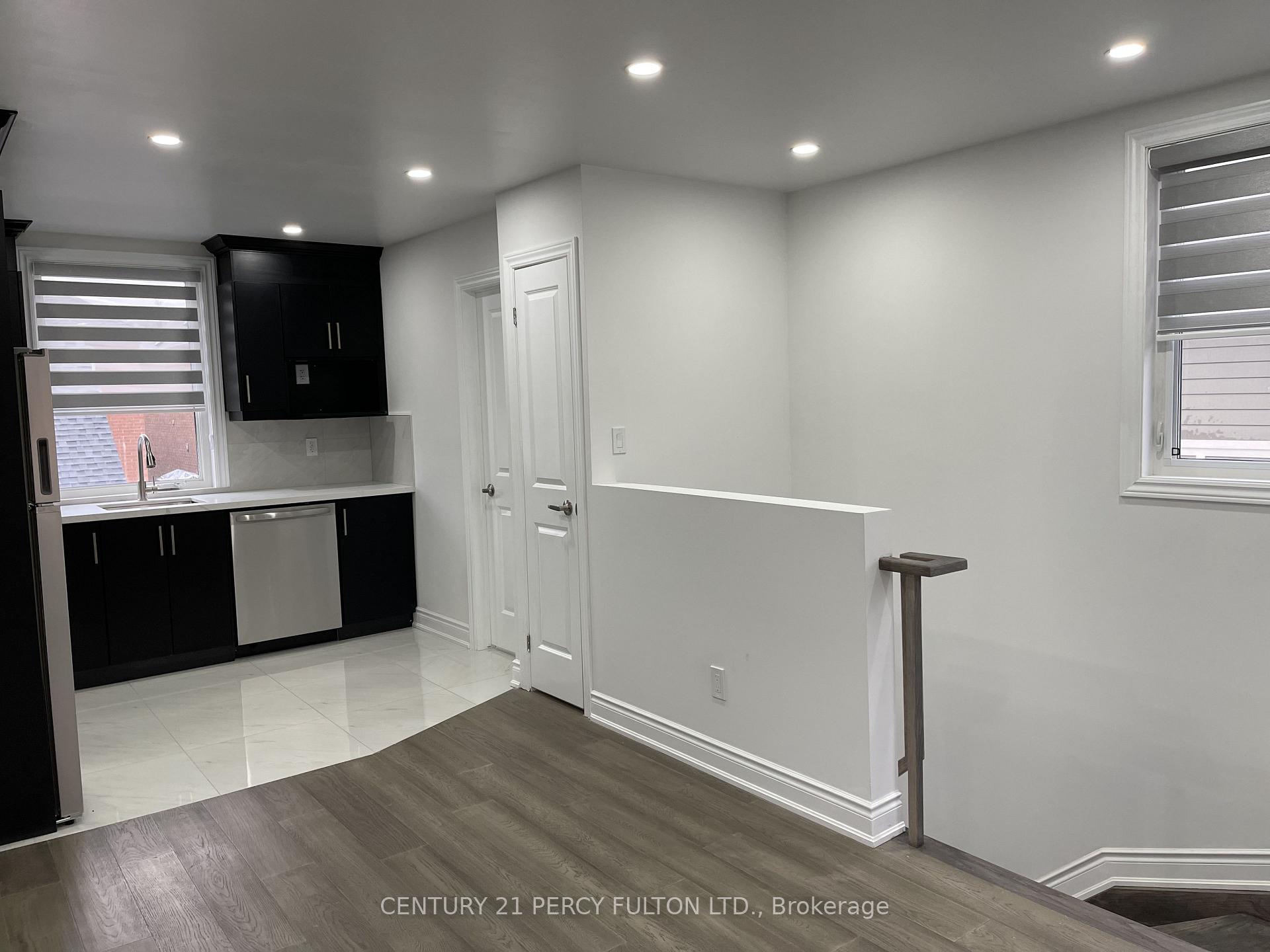 Photo 5 of Unit Coach, 530 Country Glen, Markham, Cornell — HOMEH