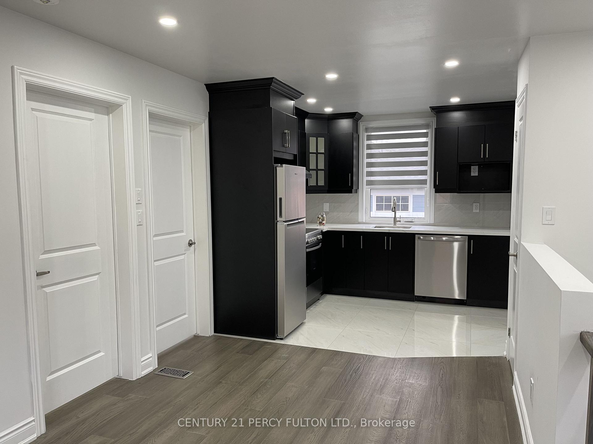 Photo 4 of Unit Coach, 530 Country Glen, Markham, Cornell — HOMEH