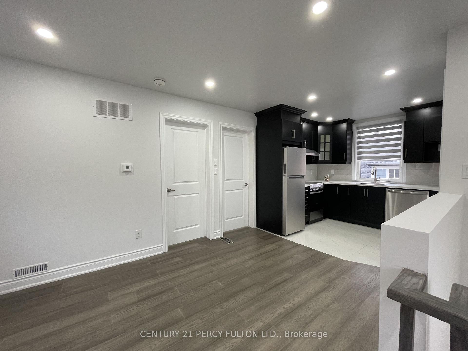 Photo 6 of Unit Coach, 530 Country Glen, Markham, Cornell — HOMEH