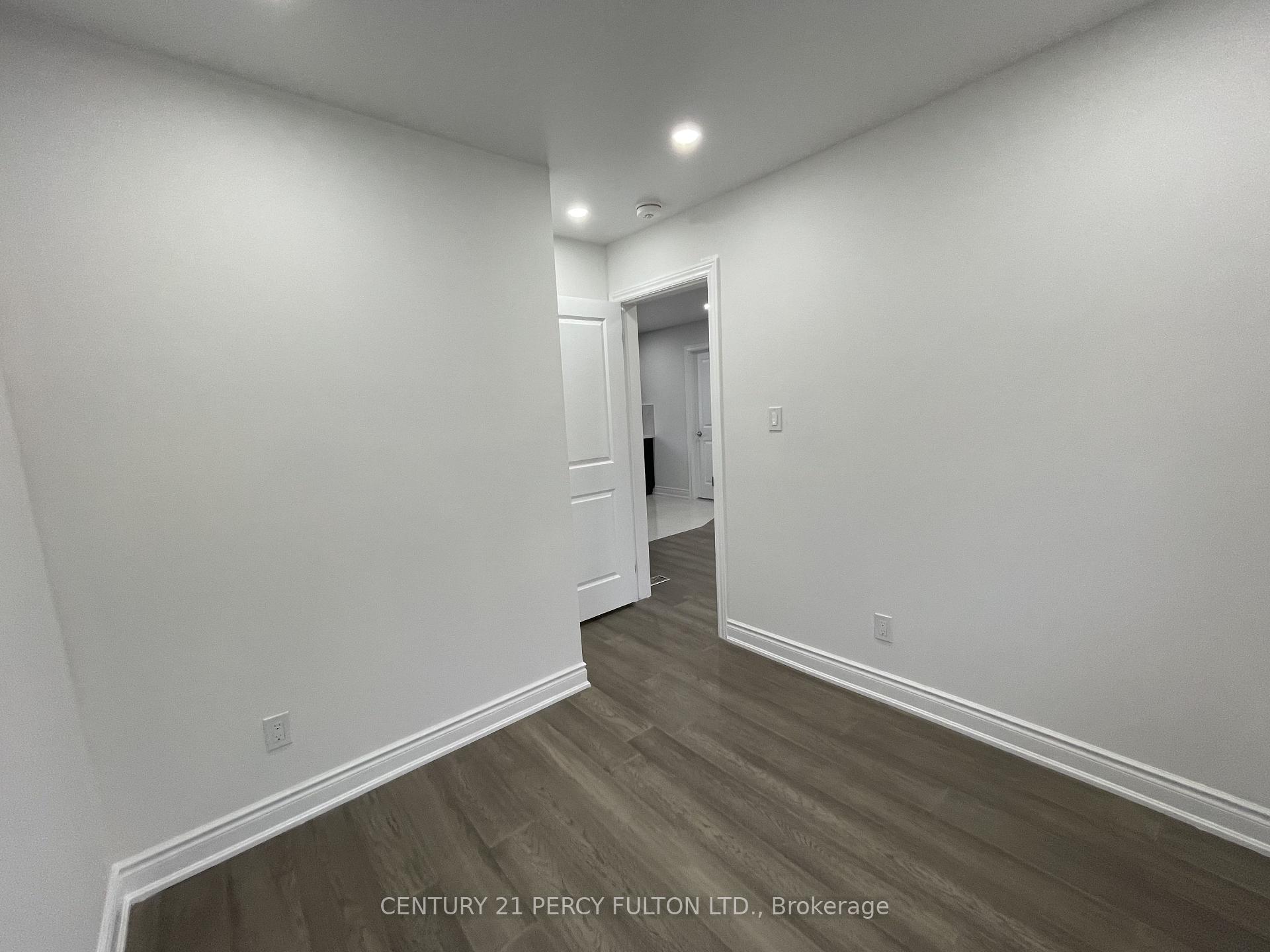Photo 3 of Unit Coach, 530 Country Glen, Markham, Cornell — HOMEH