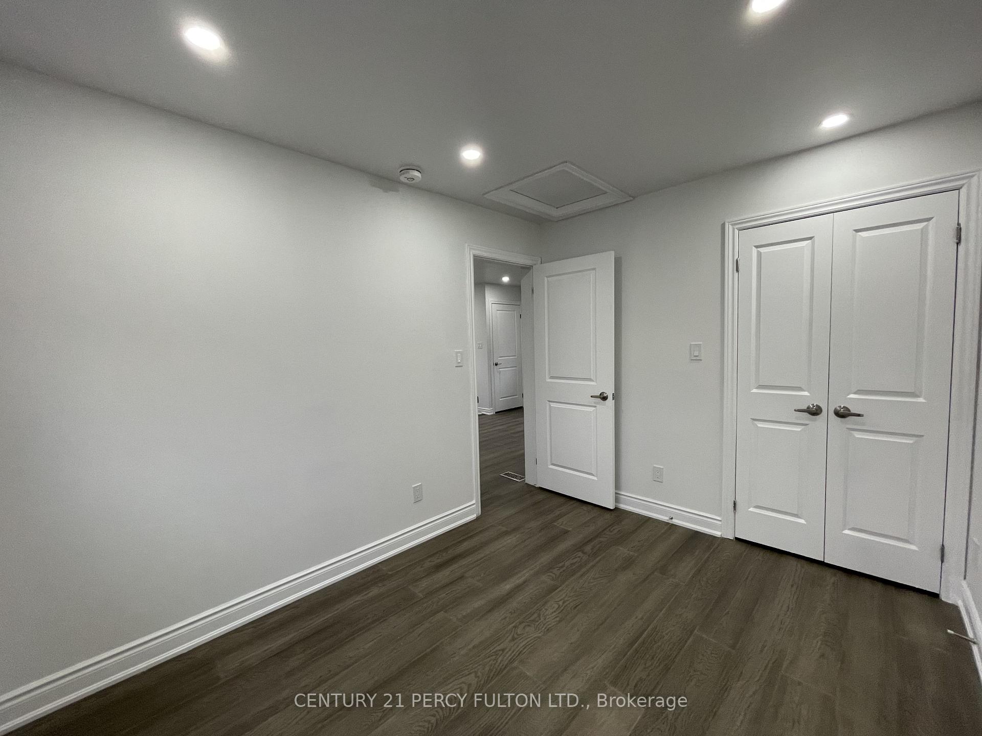Photo 14 of Unit Coach, 530 Country Glen, Markham, Cornell — HOMEH