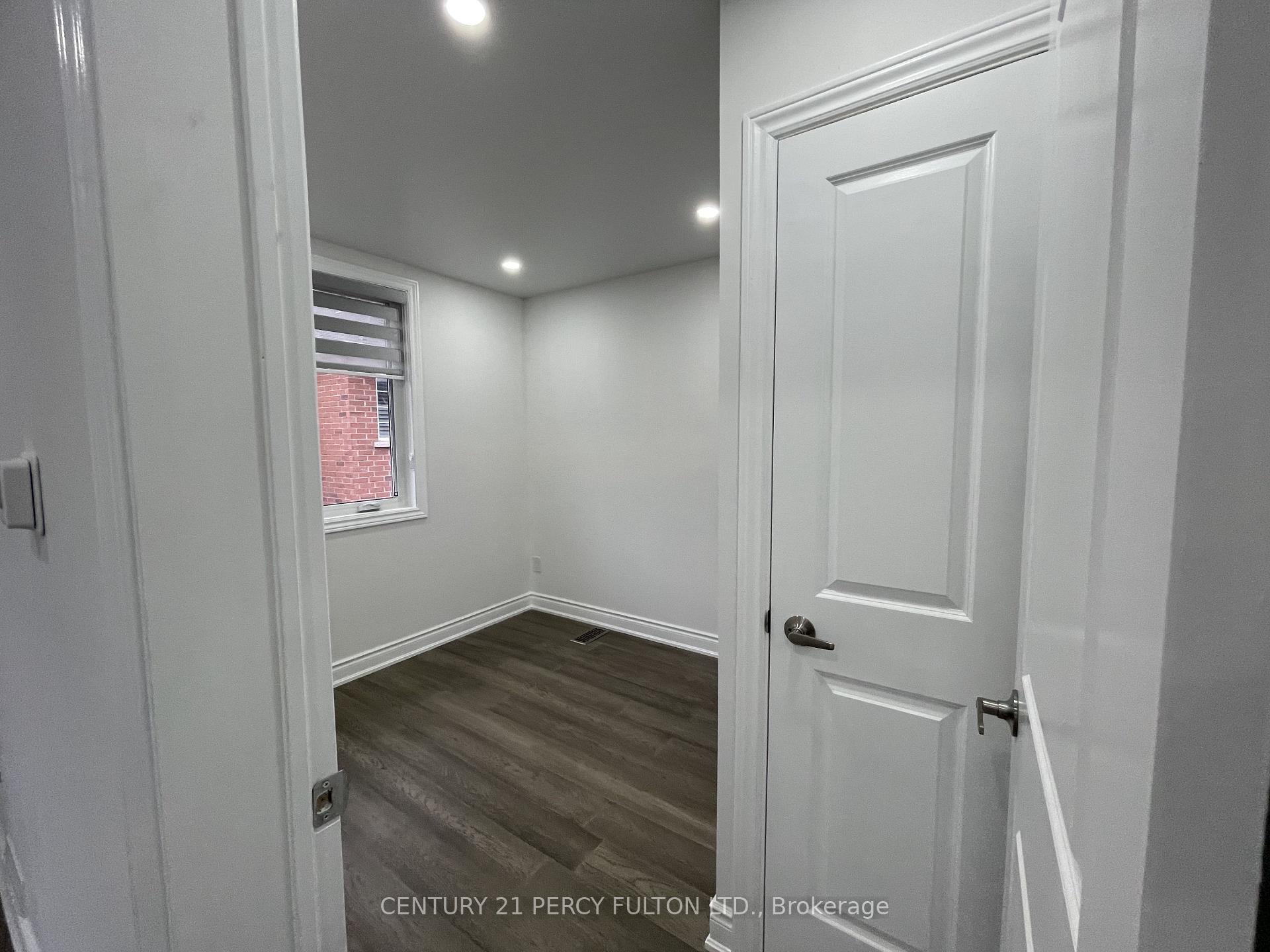 Photo 10 of Unit Coach, 530 Country Glen, Markham, Cornell — HOMEH