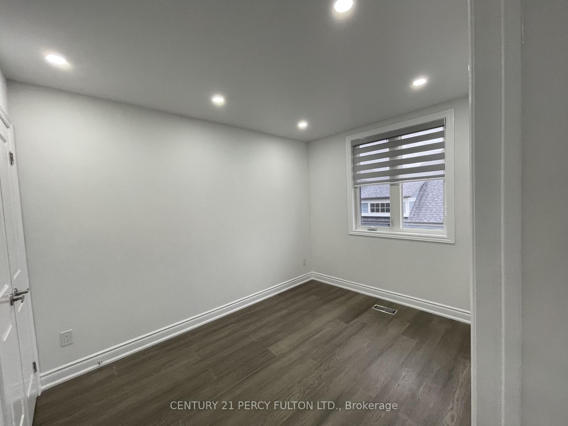 Photo 13 of Unit Coach, 530 Country Glen, Markham, Cornell — HOMEH
