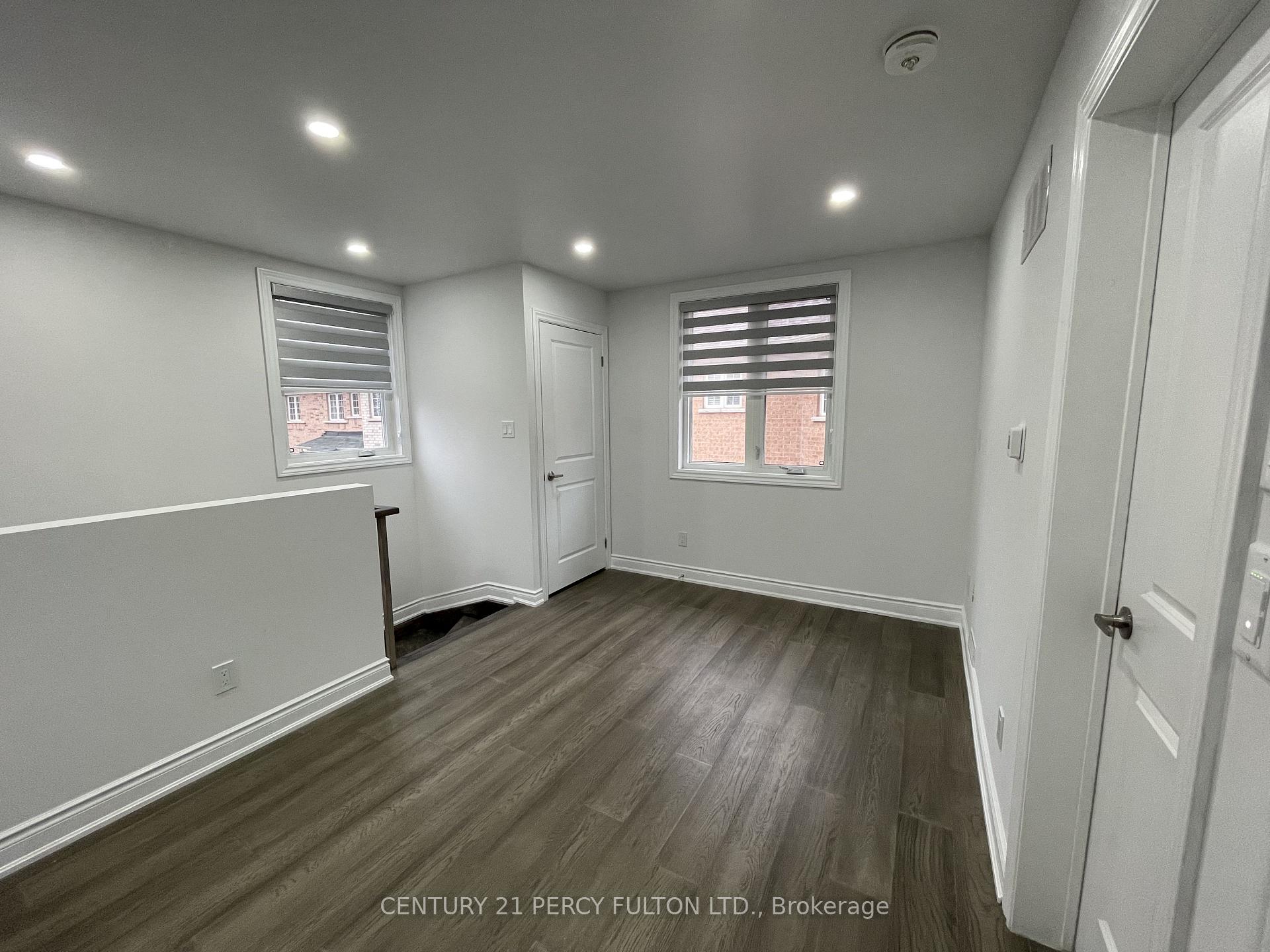 Photo 8 of Unit Coach, 530 Country Glen, Markham, Cornell — HOMEH