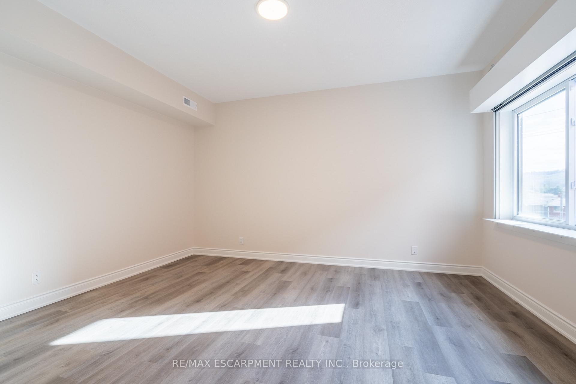 Photo 9 of Unit 304, 259 King Street E, Hamilton, Stoney Creek — HOMEH