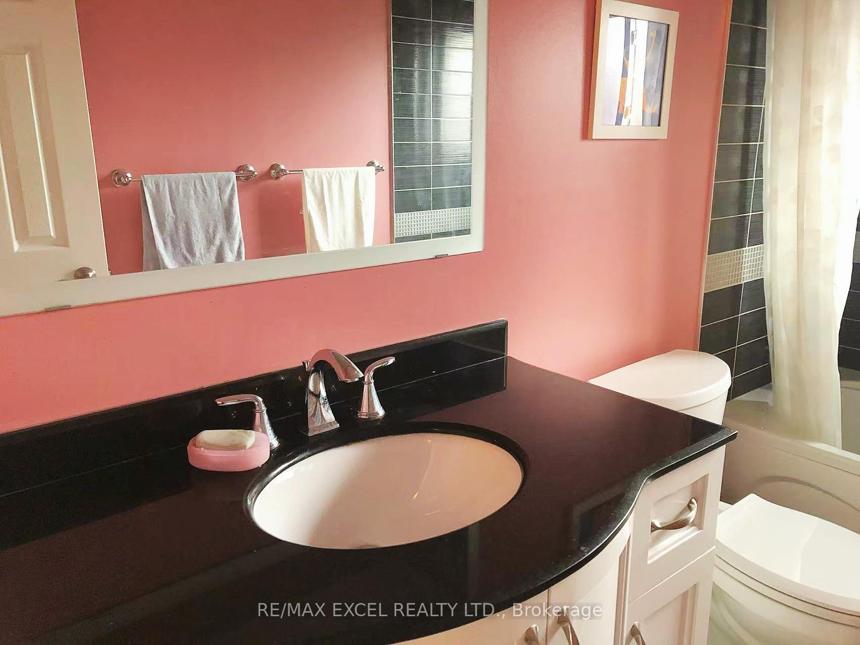 Photo 4 of Unit 2nd Floor, 7 Lincoln Place, Markham, Markville — HOMEH