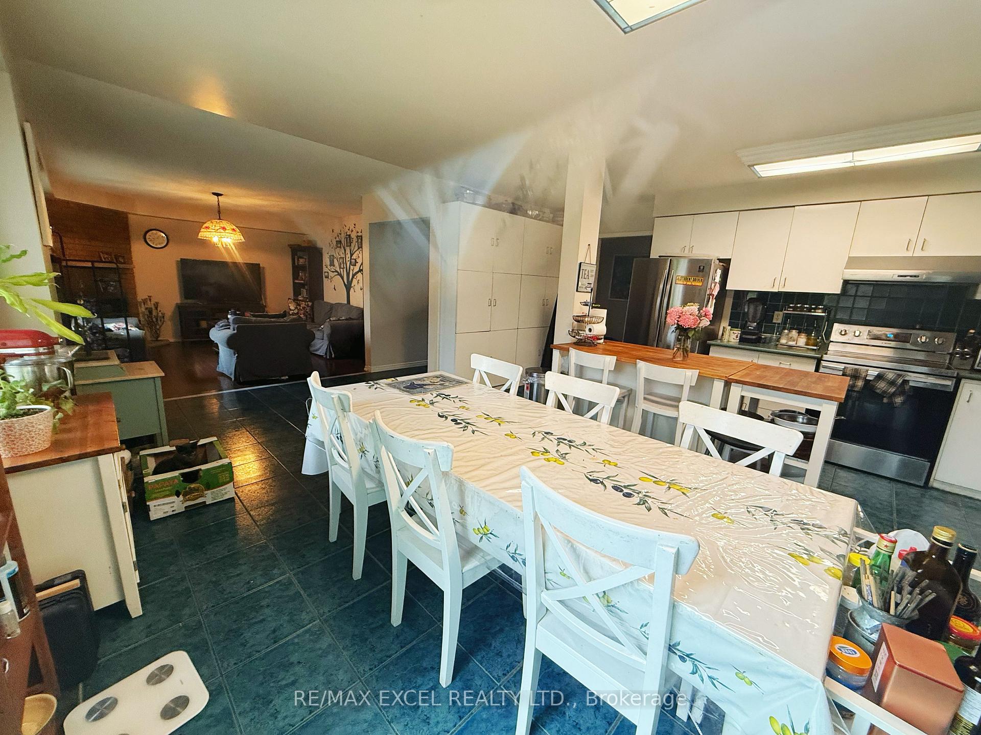 Photo 8 of Unit 2nd Floor, 7 Lincoln Place, Markham, Markville — HOMEH