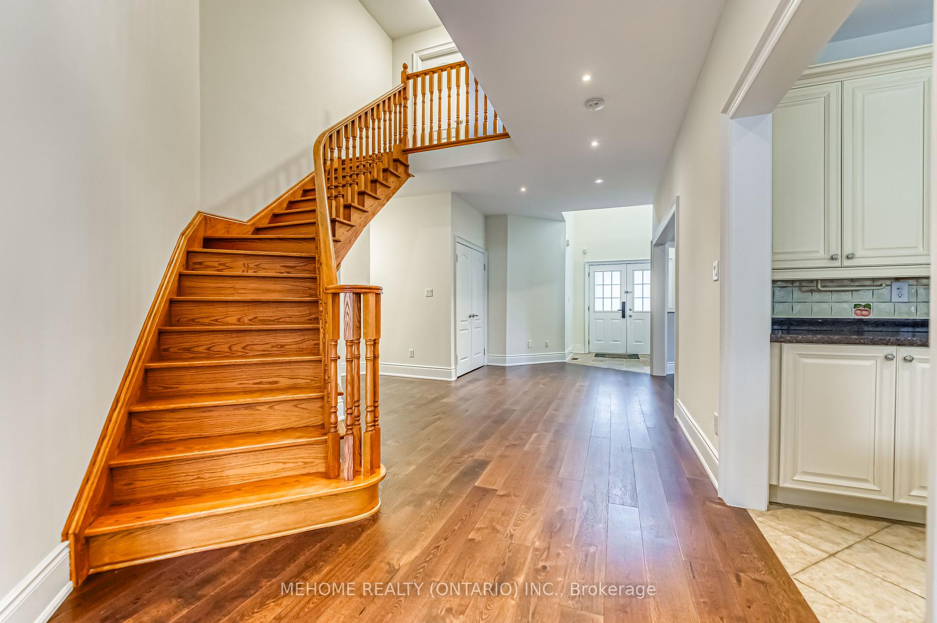 Photo 7 of 15 Warden Woods Court, Markham, Cachet — HOMEH