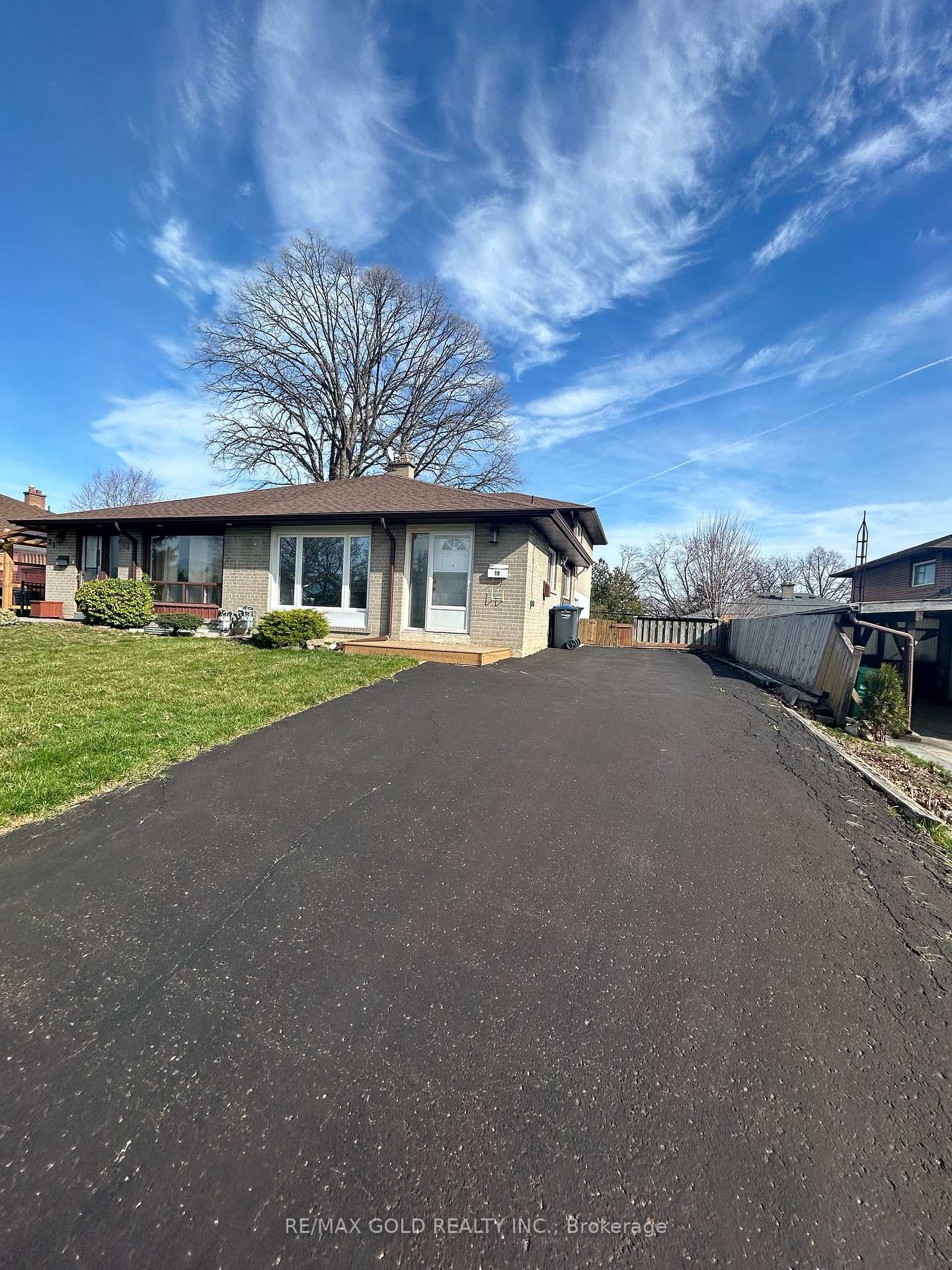 Photo 1 of 19 Argyle Crescent S, Brampton, Avondale — HOMEH