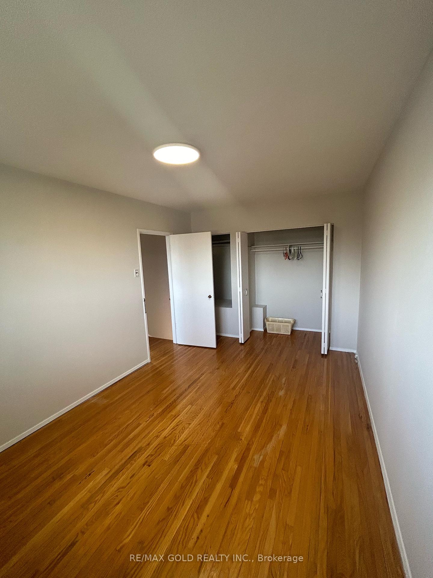 Photo 5 of 19 Argyle Crescent S, Brampton, Avondale — HOMEH