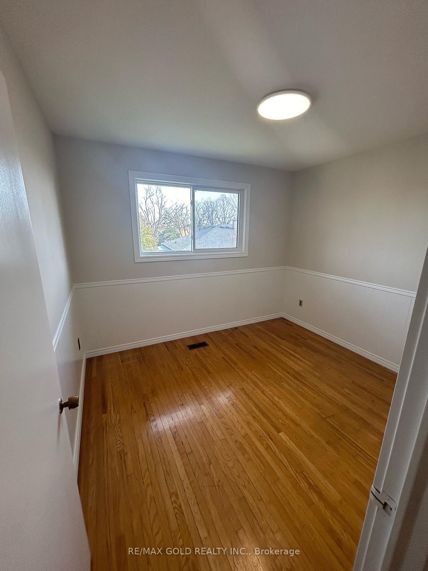 Photo 9 of 19 Argyle Crescent S, Brampton, Avondale — HOMEH