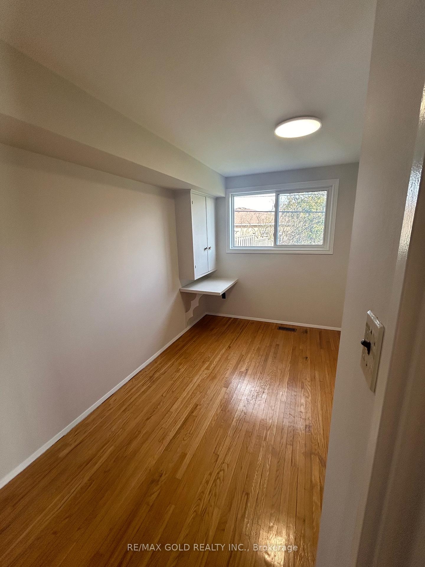 Photo 14 of 19 Argyle Crescent S, Brampton, Avondale — HOMEH