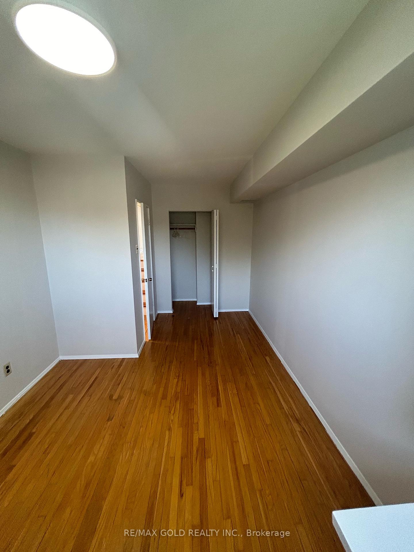 Photo 21 of 19 Argyle Crescent S, Brampton, Avondale — HOMEH