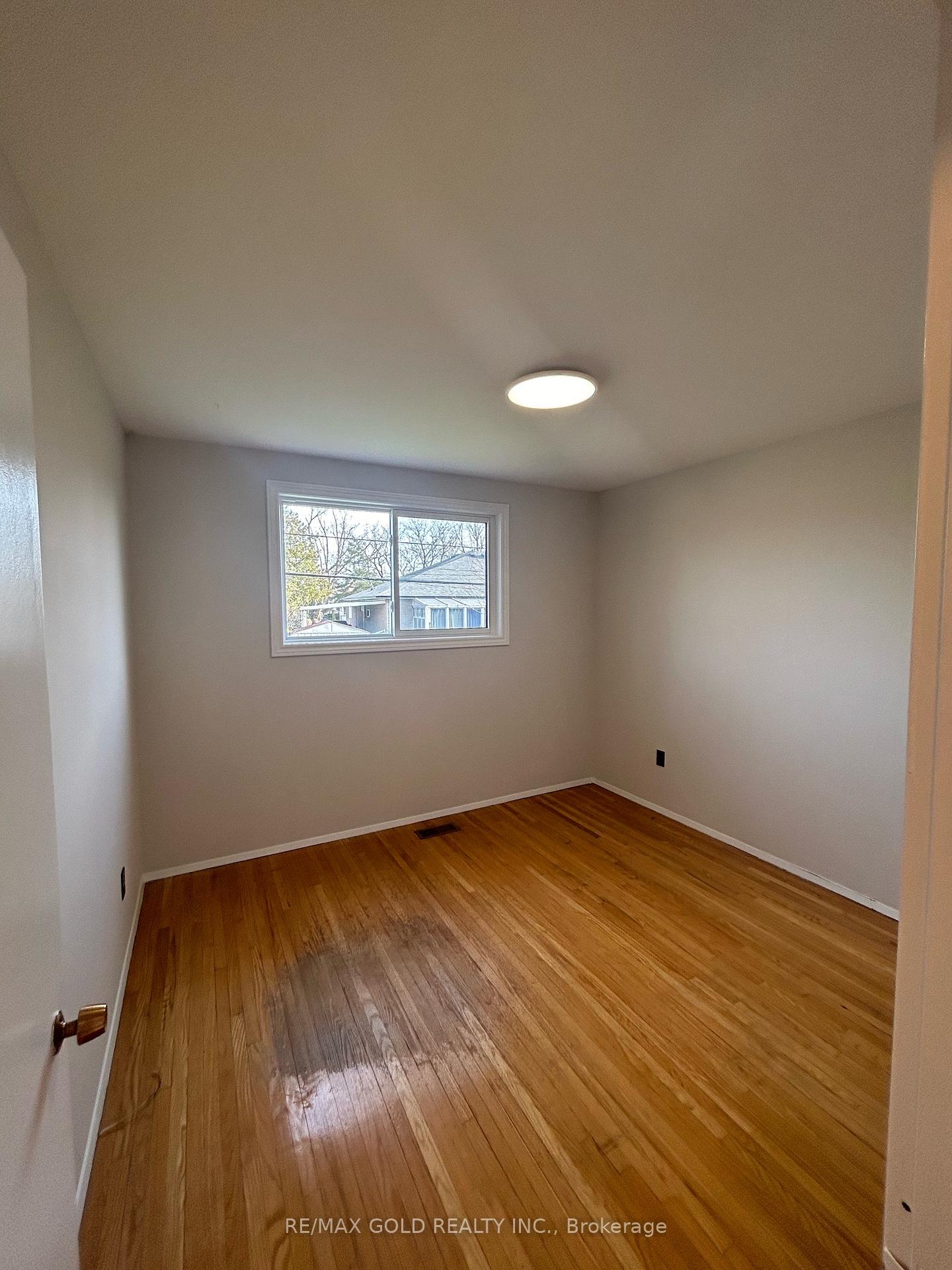 Photo 18 of 19 Argyle Crescent S, Brampton, Avondale — HOMEH
