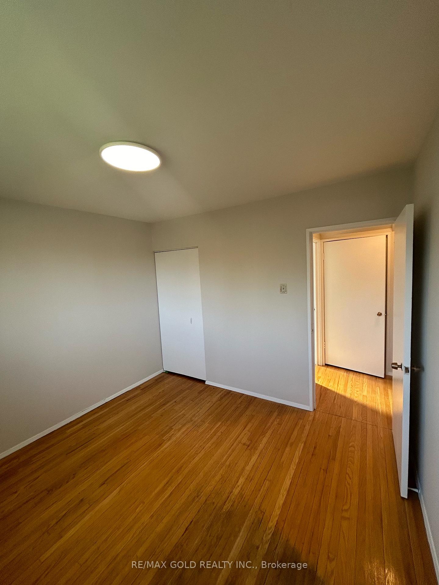 Photo 17 of 19 Argyle Crescent S, Brampton, Avondale — HOMEH