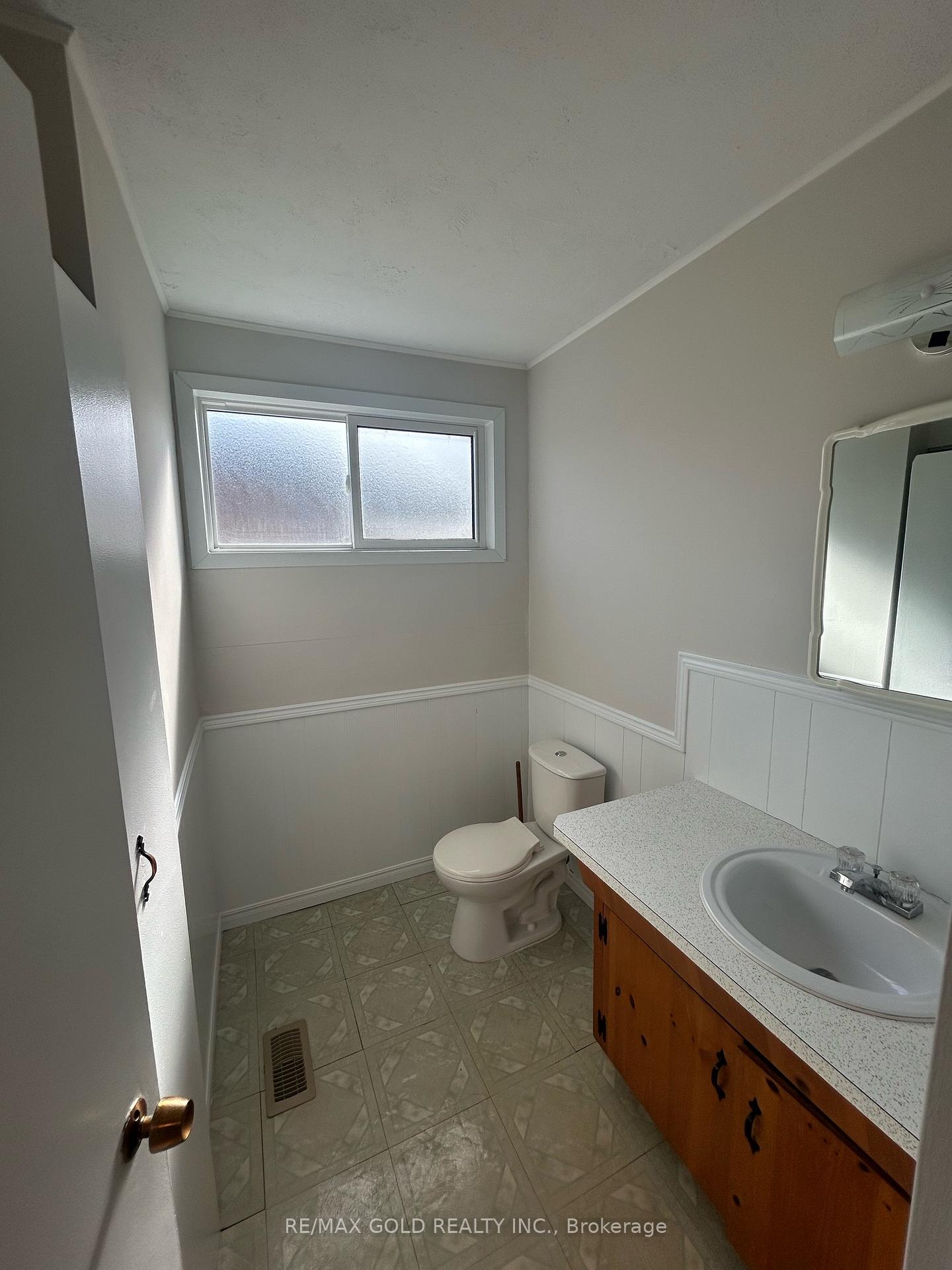 Photo 19 of 19 Argyle Crescent S, Brampton, Avondale — HOMEH
