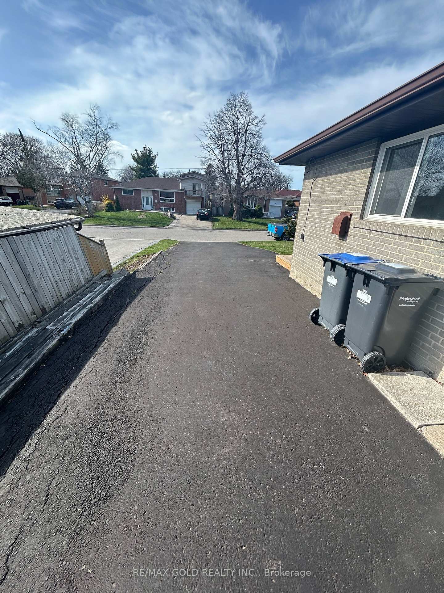 Photo 22 of 19 Argyle Crescent S, Brampton, Avondale — HOMEH