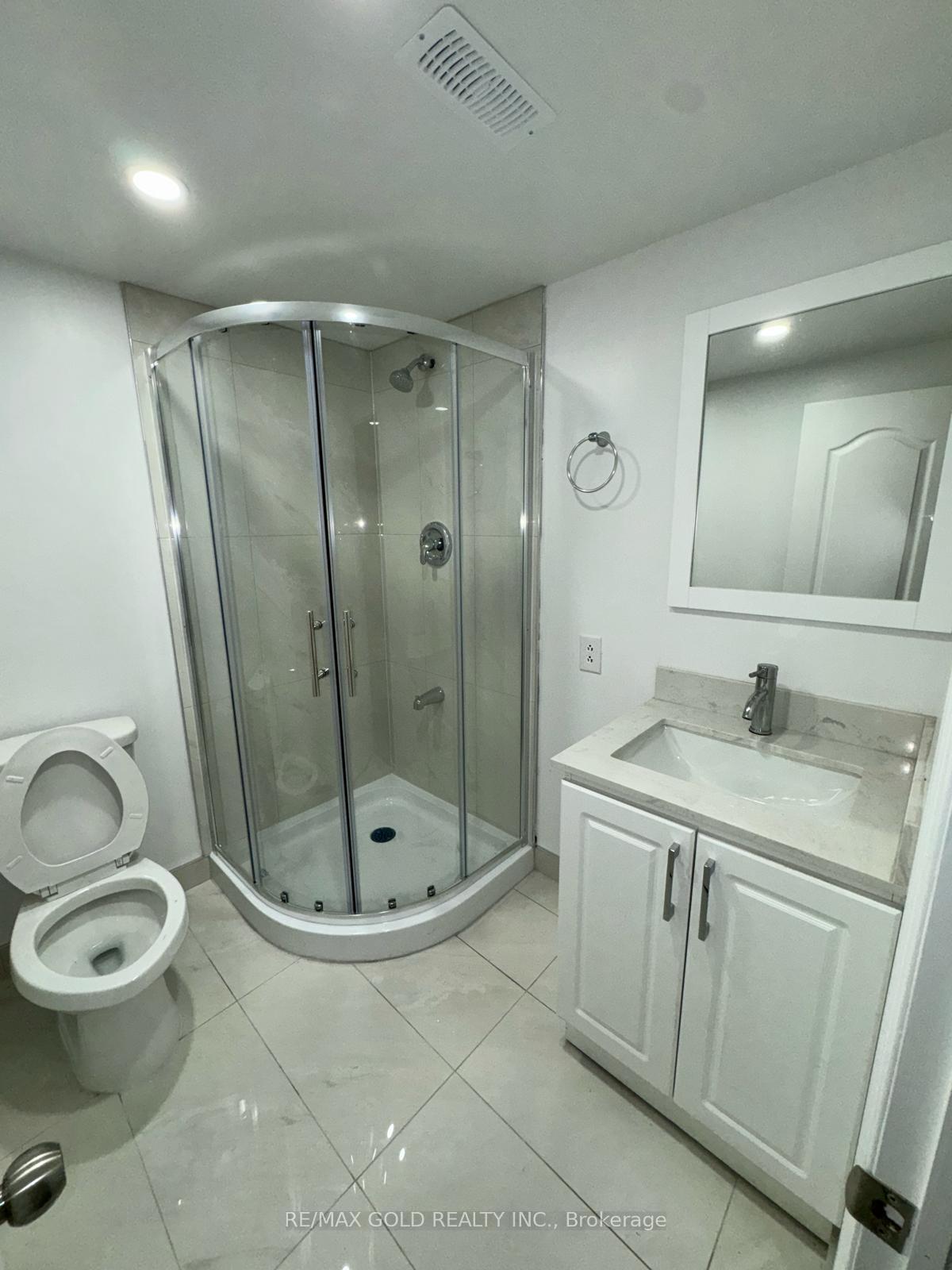 Photo 15 of 19 Argyle Crescent S, Brampton, Avondale — HOMEH