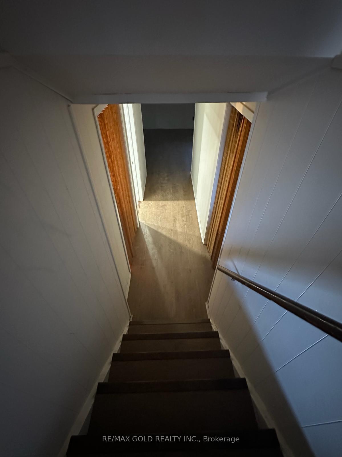 Photo 12 of 19 Argyle Crescent S, Brampton, Avondale — HOMEH