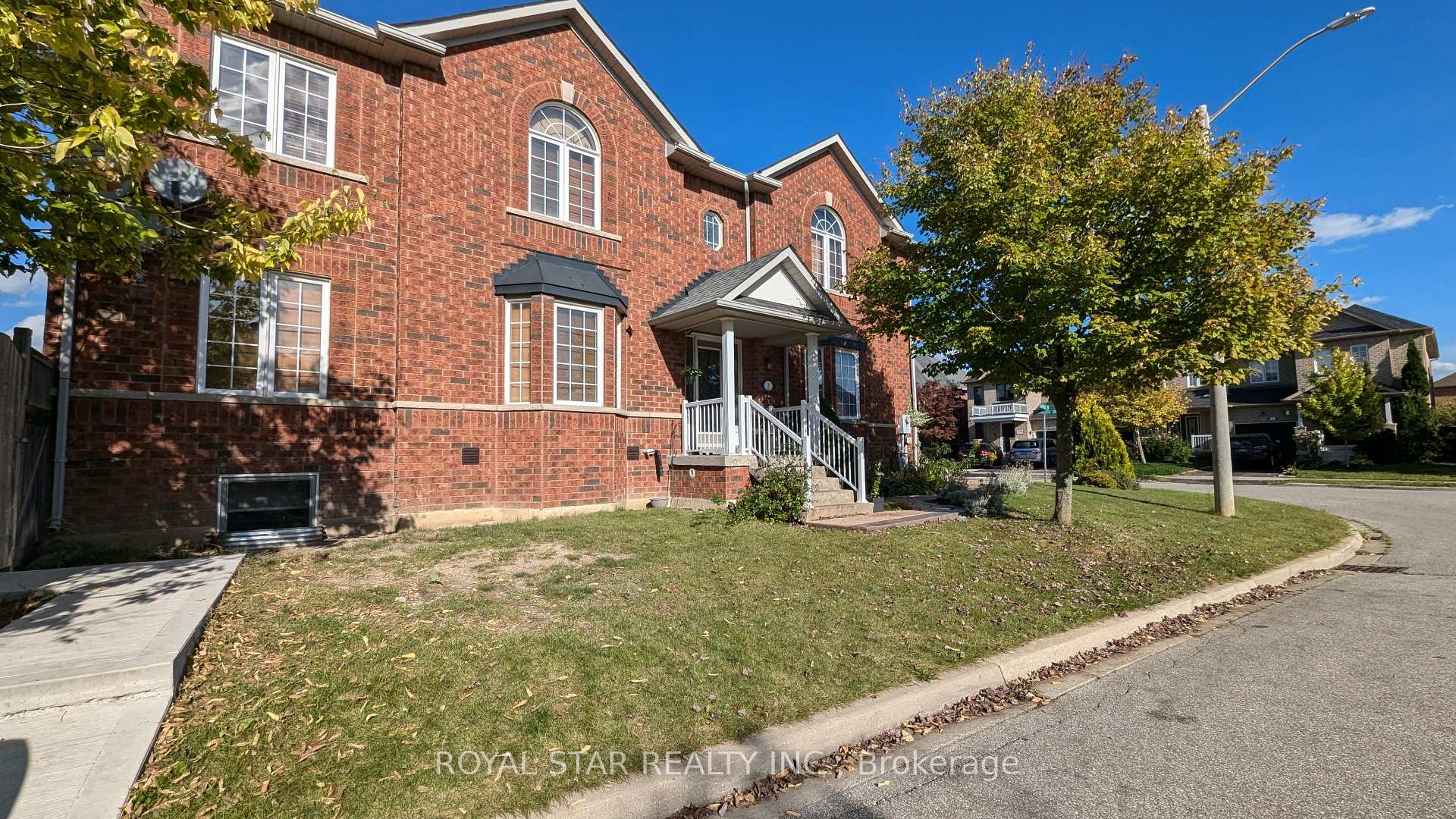 Photo 3 of 3 Harwood Road, Brampton, Fletcher's Meadow — HOMEH