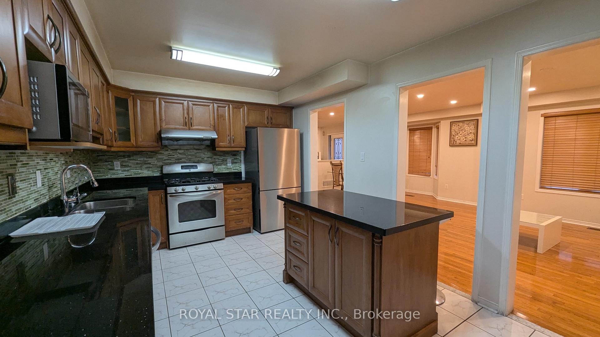 Photo 15 of 3 Harwood Road, Brampton, Fletcher's Meadow — HOMEH