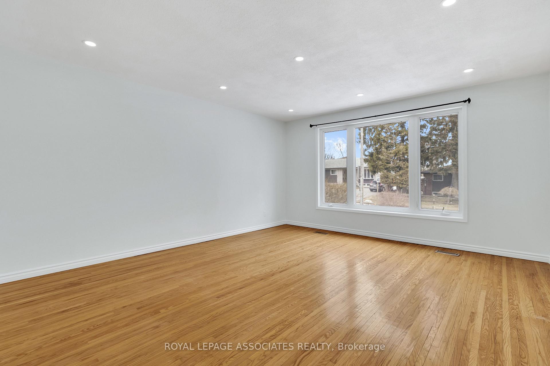 Photo 13 of Unit Main Floor, 846 Antonio Street, Pickering, Bay Ridges — HOMEH