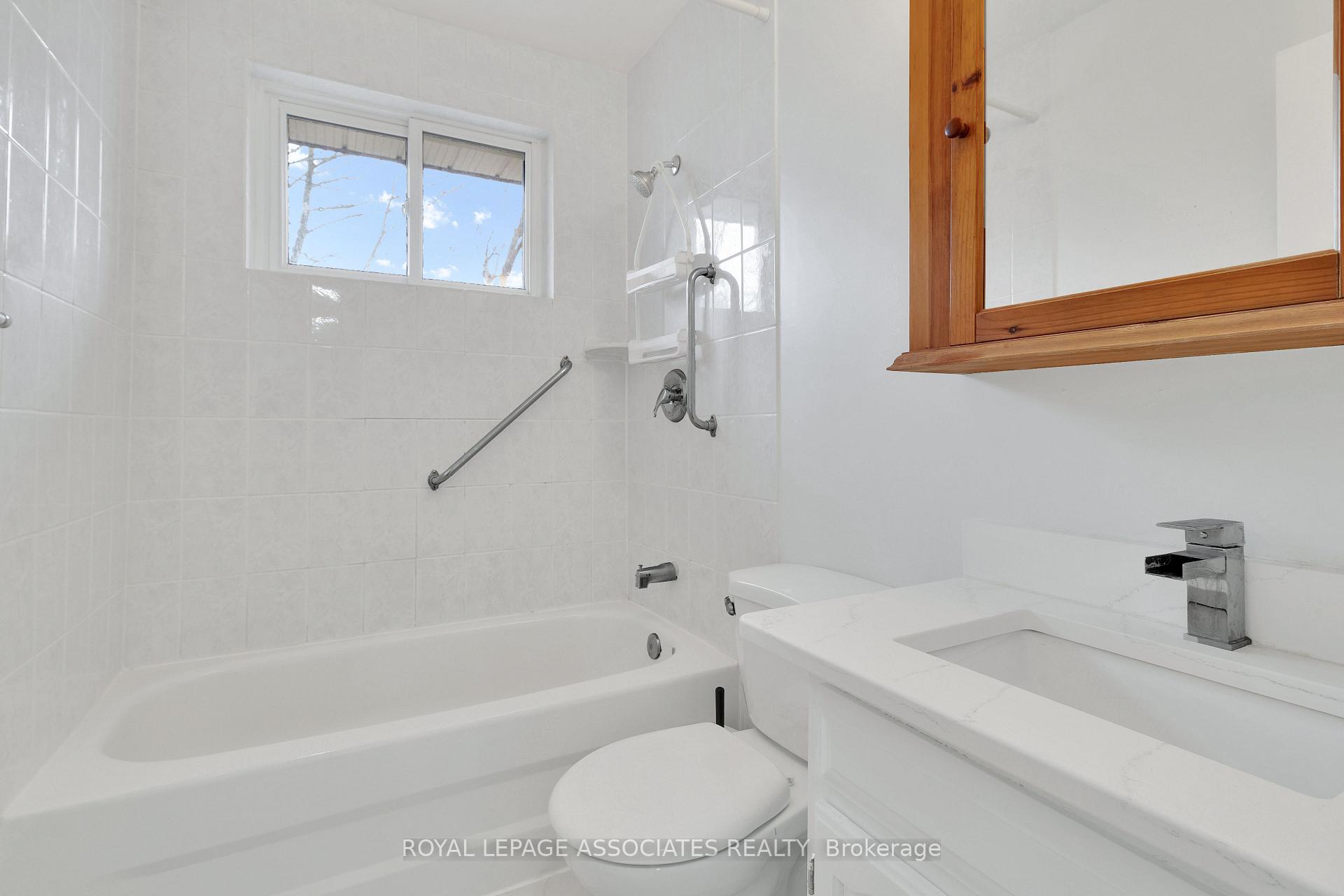 Photo 7 of Unit Main Floor, 846 Antonio Street, Pickering, Bay Ridges — HOMEH