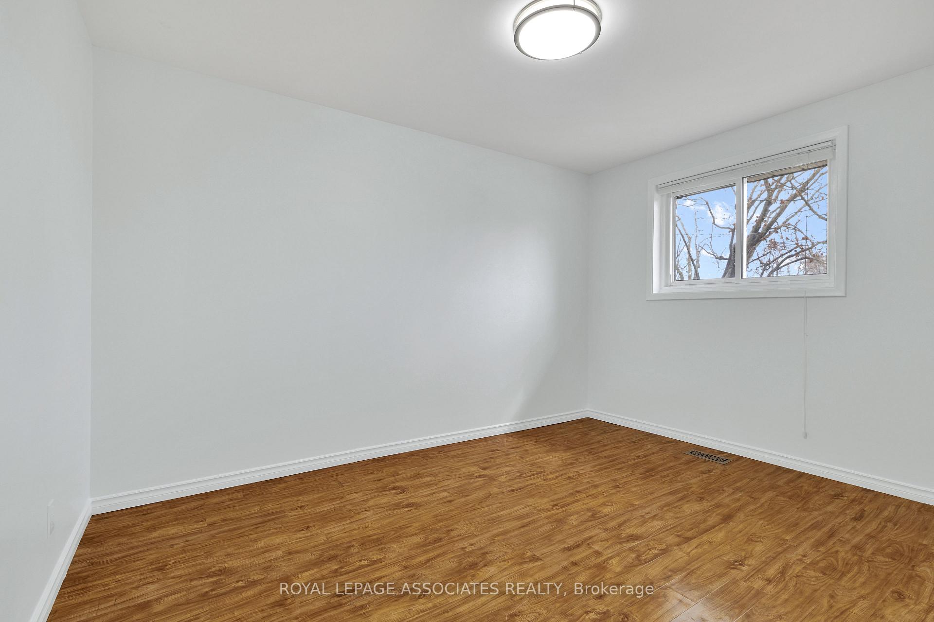 Photo 4 of Unit Main Floor, 846 Antonio Street, Pickering, Bay Ridges — HOMEH