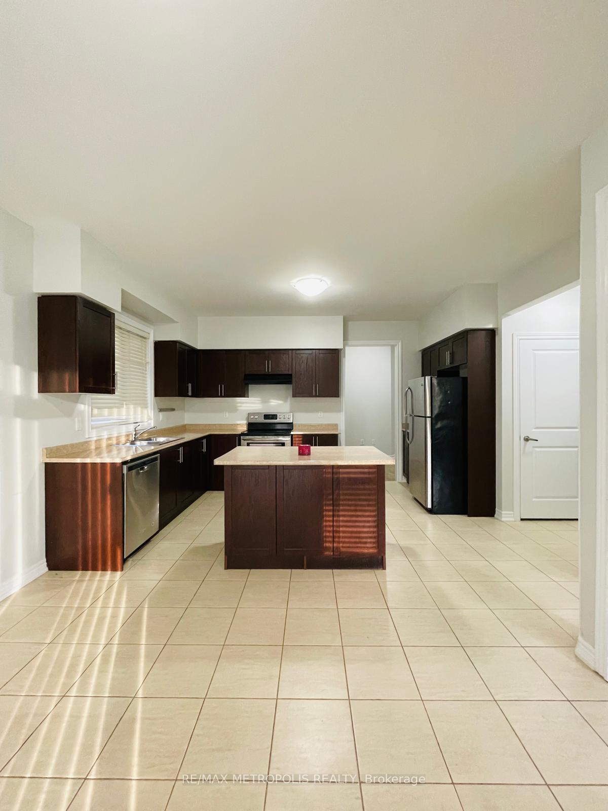 Photo 2 of 10 Barchard Street, Clarington, Newcastle — HOMEH