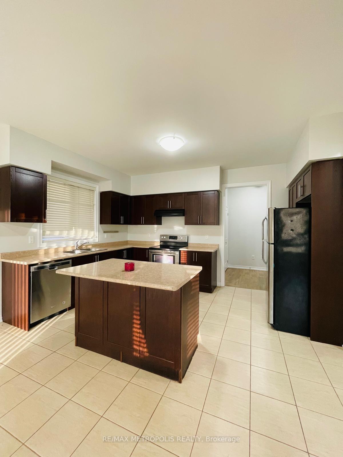 Photo 3 of 10 Barchard Street, Clarington, Newcastle — HOMEH